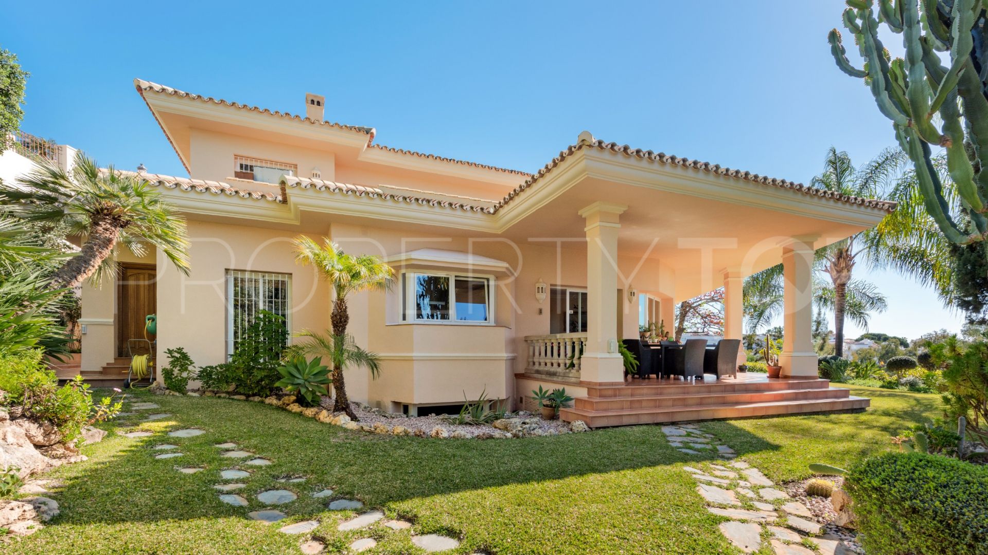 For sale villa with 4 bedrooms in El Herrojo