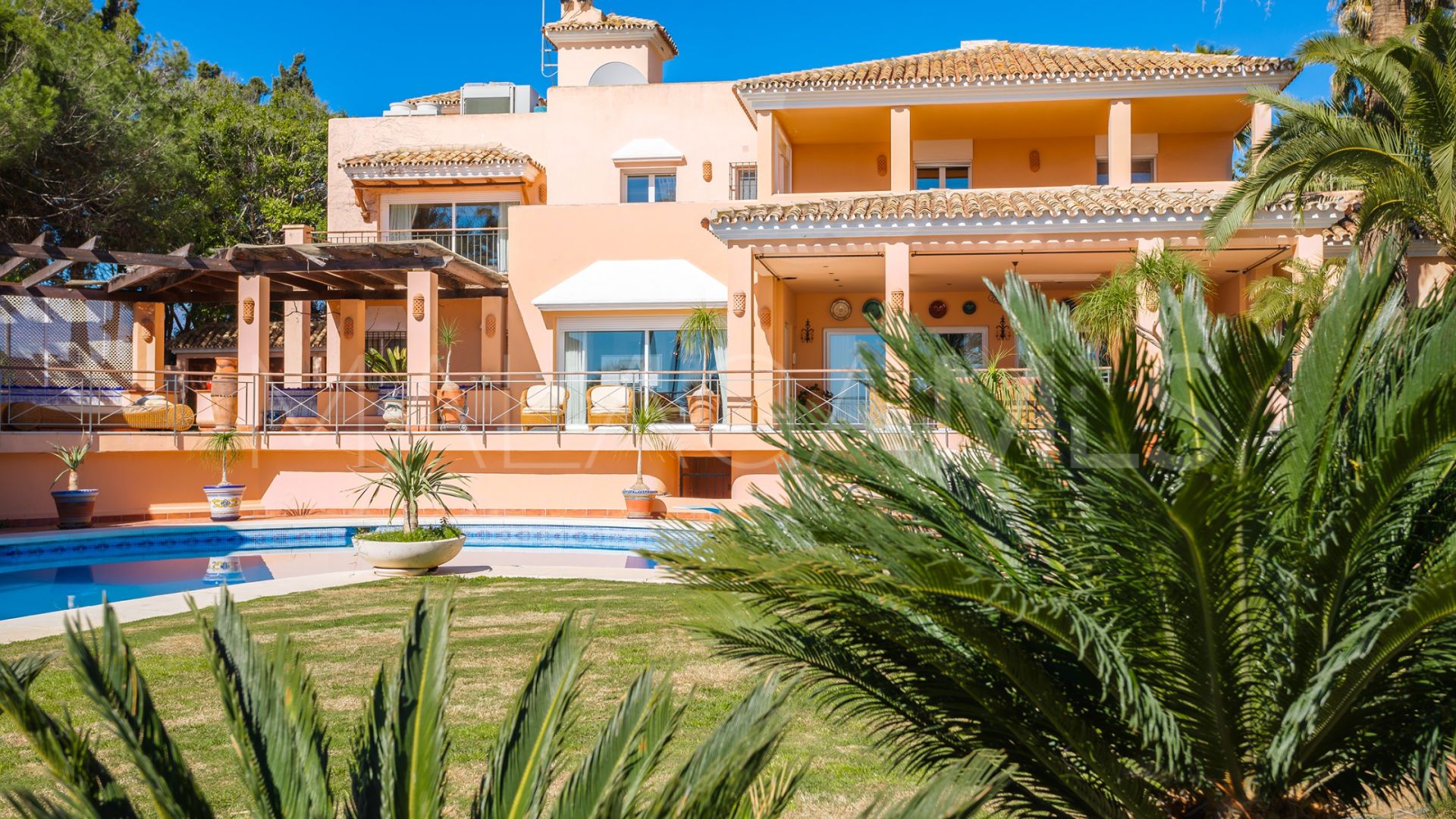 Beach Side New Golden Mile, villa for sale de 8 bedrooms