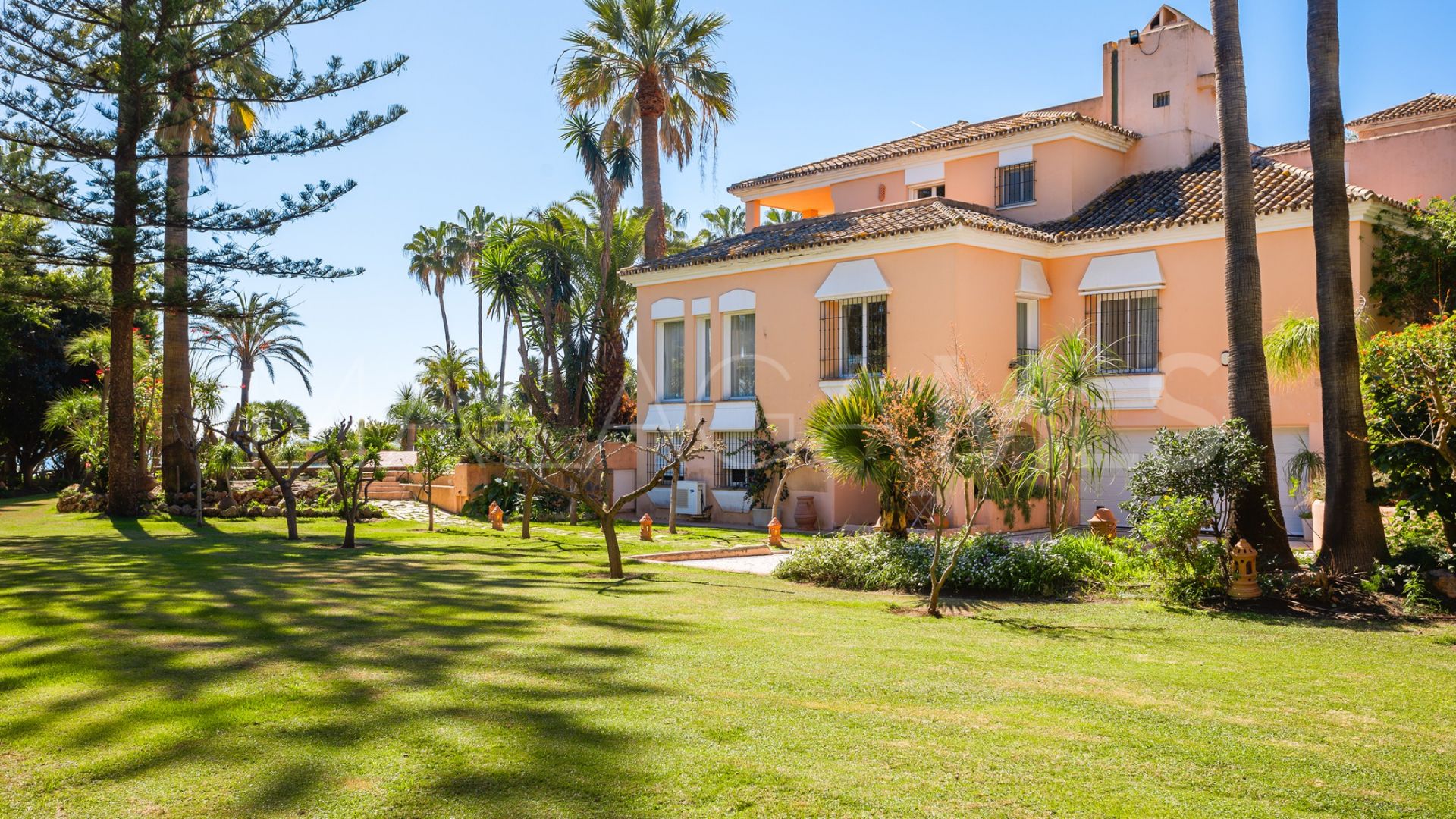 Beach Side New Golden Mile, villa for sale de 8 bedrooms