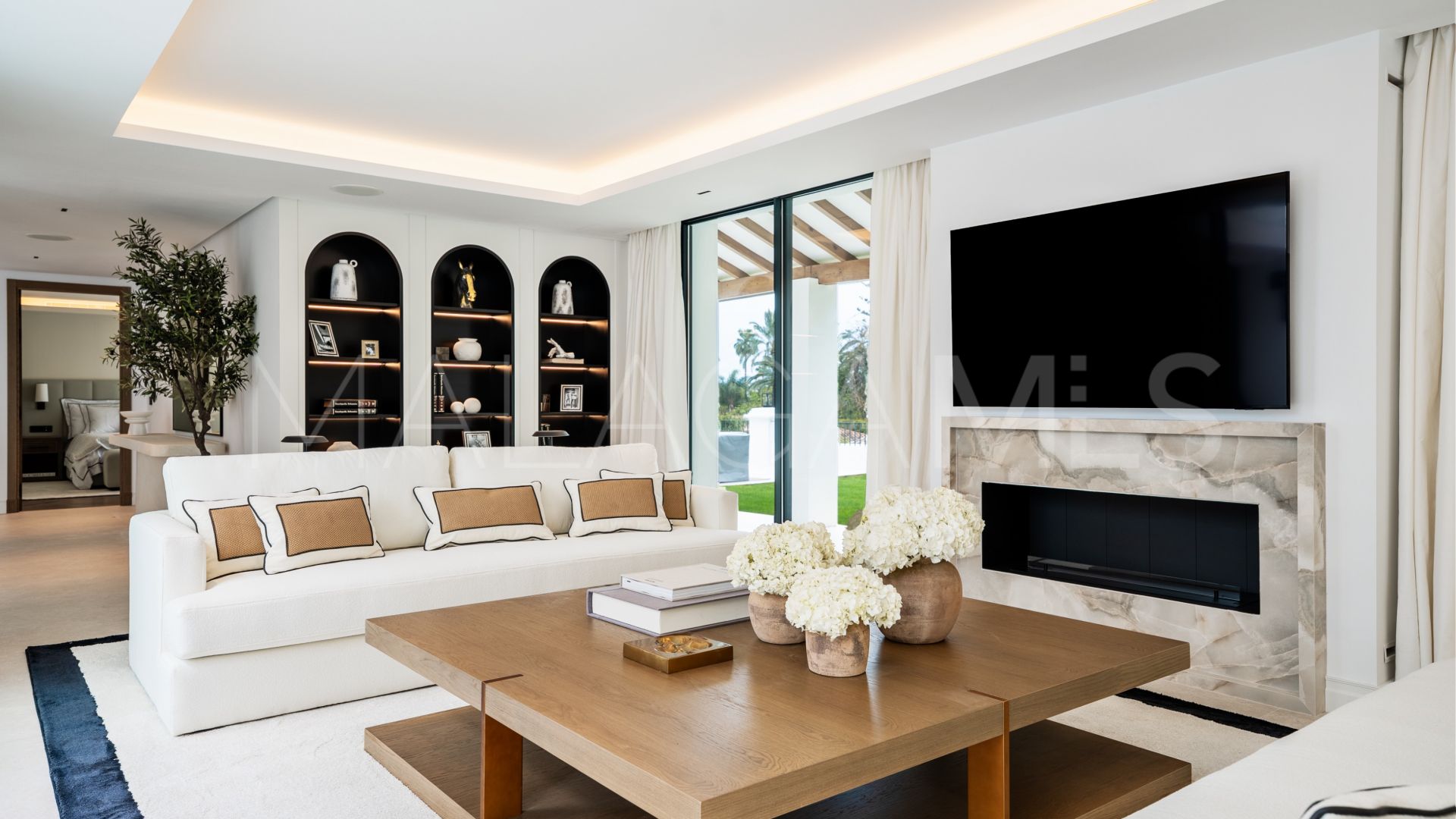 Villa for sale in Nueva Andalucia