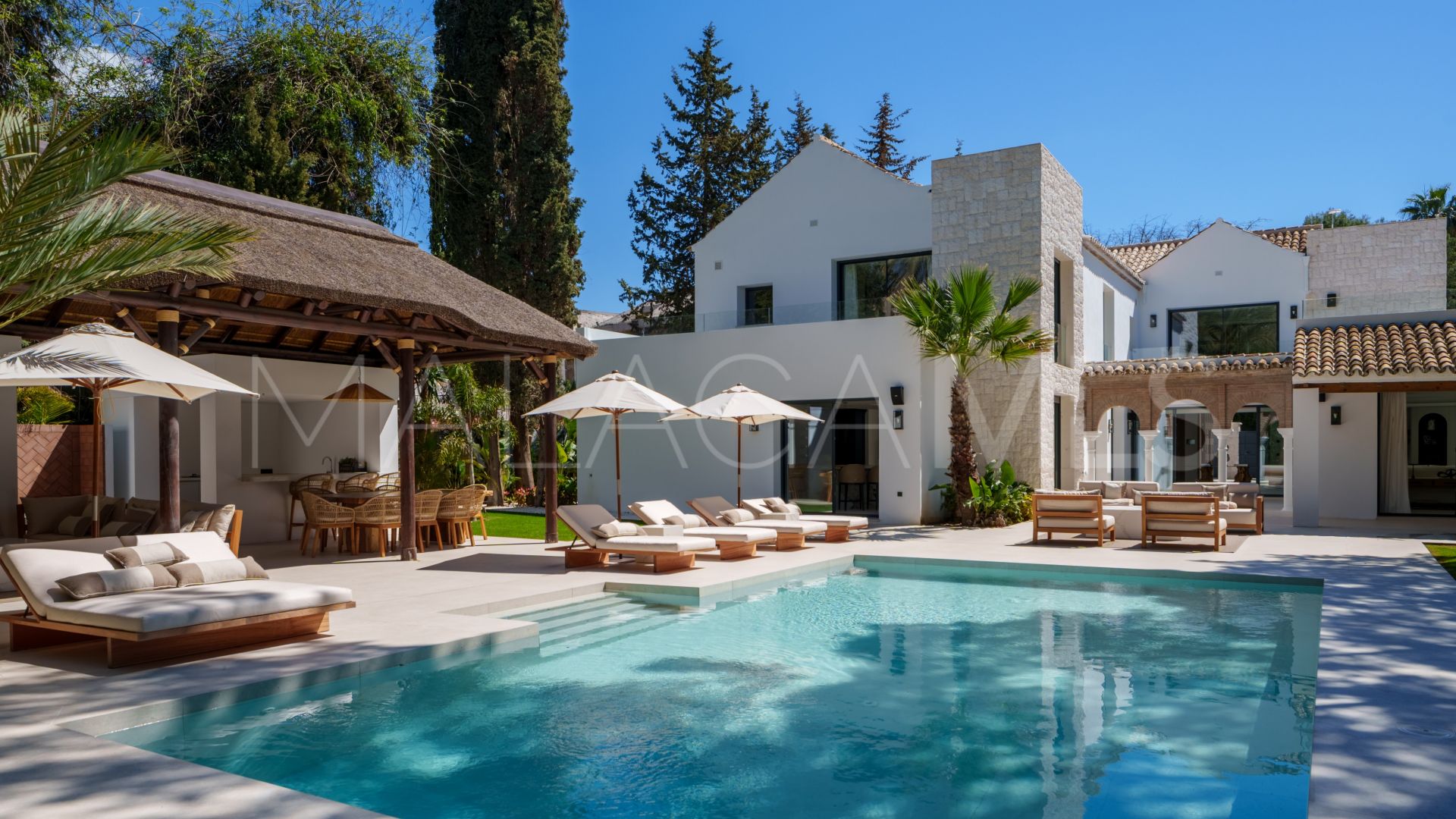 Villa for sale in Nueva Andalucia