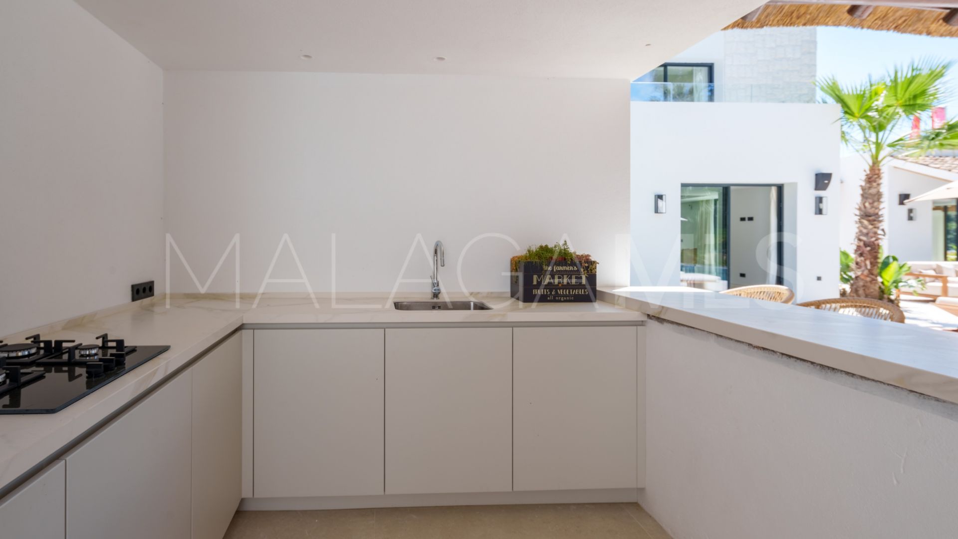 Villa for sale in Nueva Andalucia