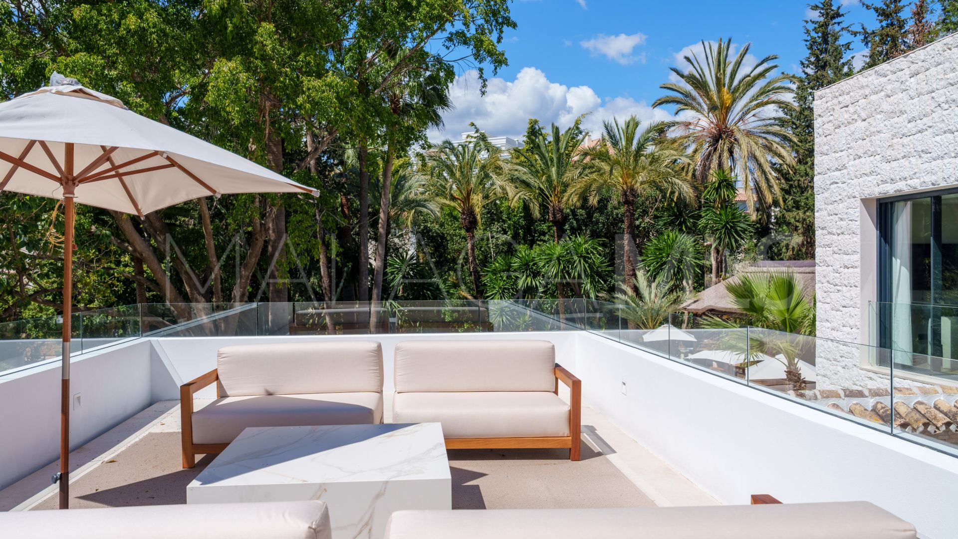 Villa for sale in Nueva Andalucia