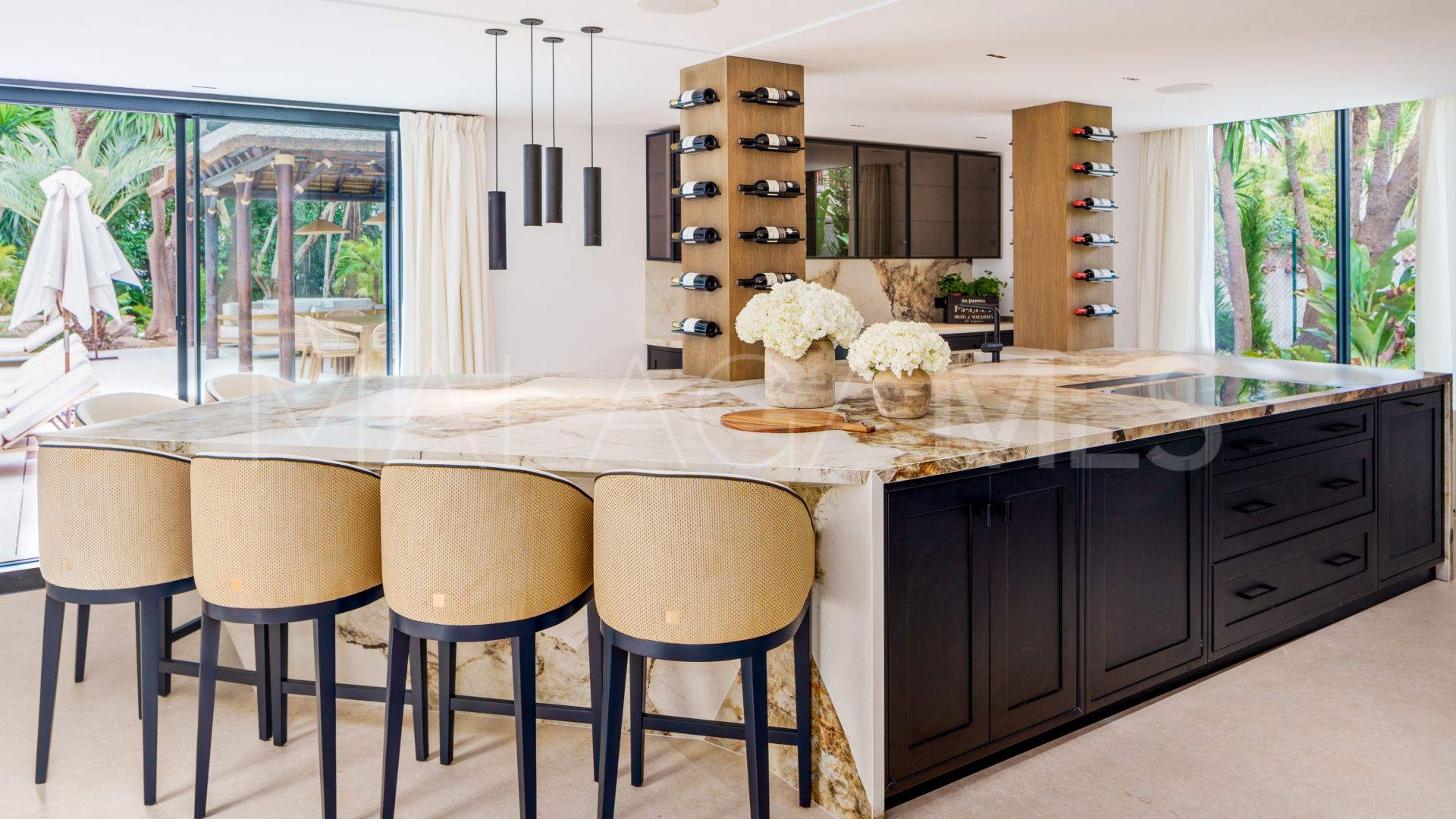 Villa for sale in Nueva Andalucia