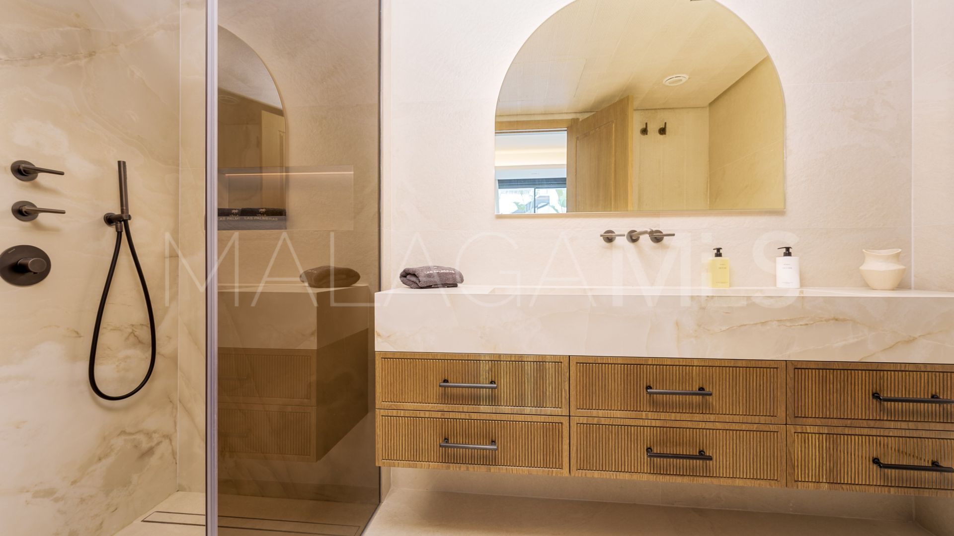 Villa for sale in Nueva Andalucia