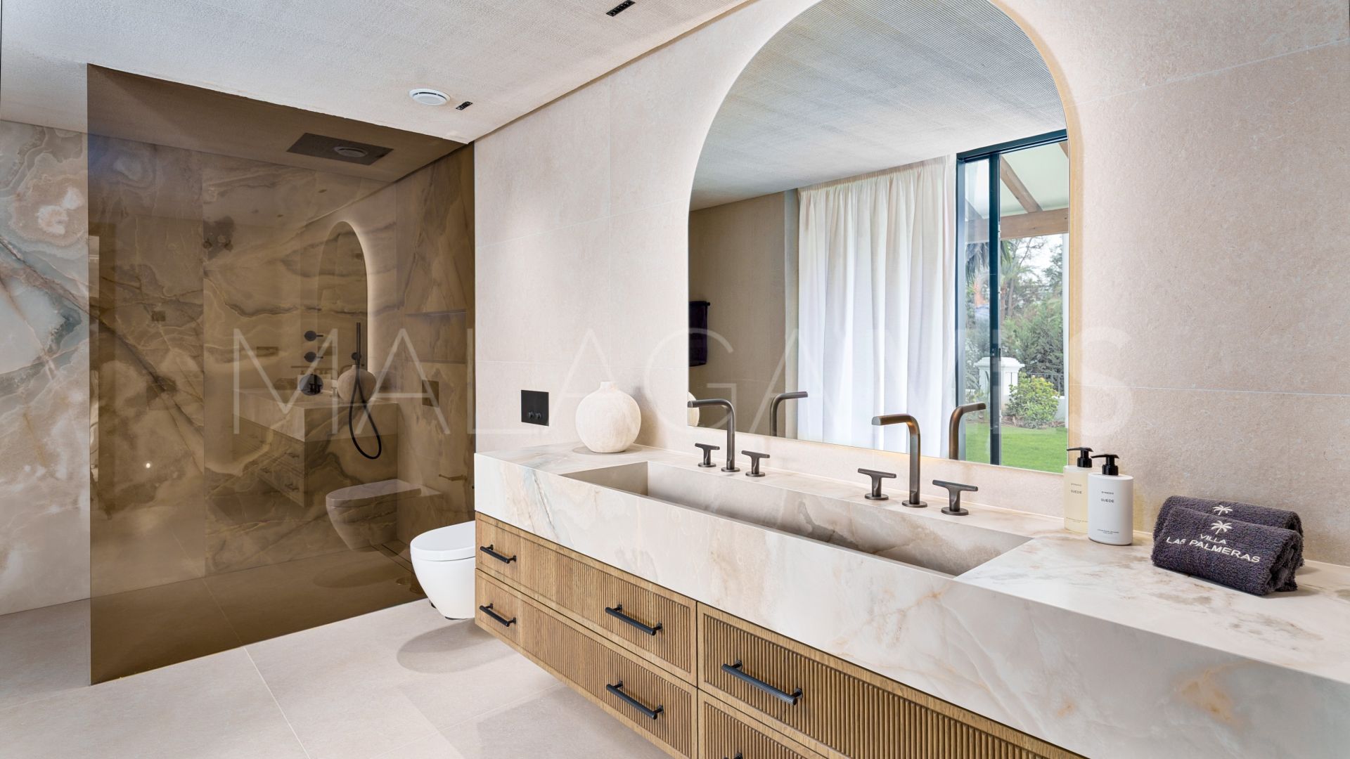 Villa for sale in Nueva Andalucia