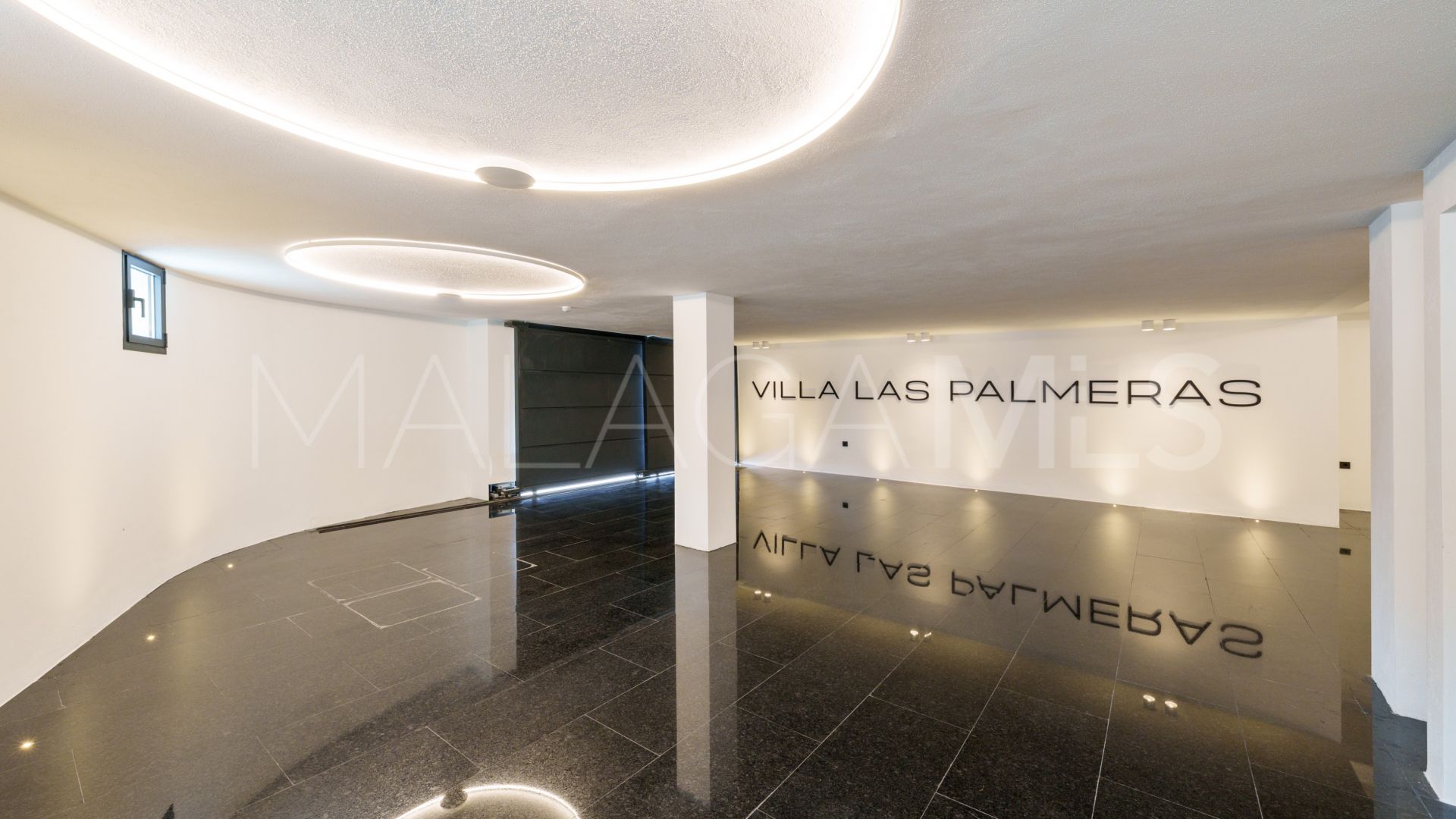 Villa for sale in Nueva Andalucia