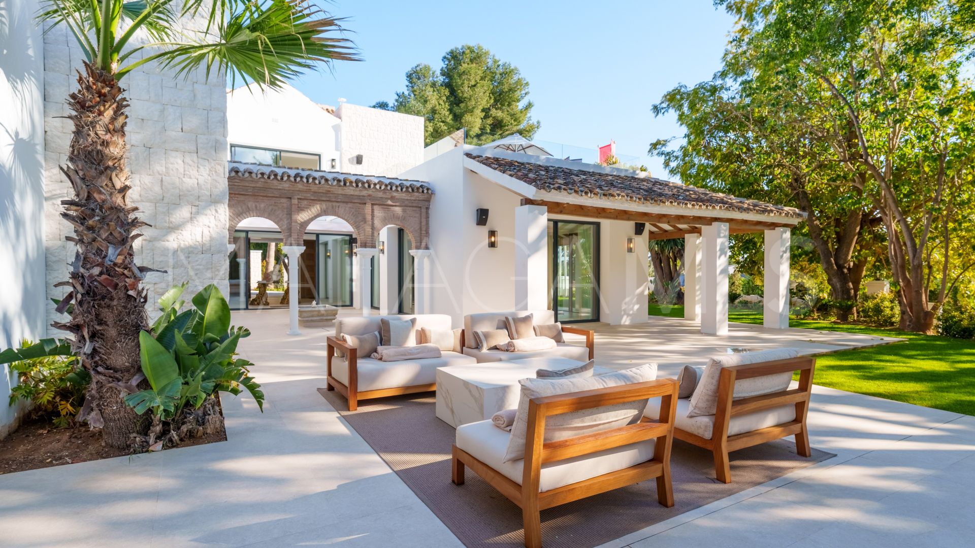 Villa for sale in Nueva Andalucia