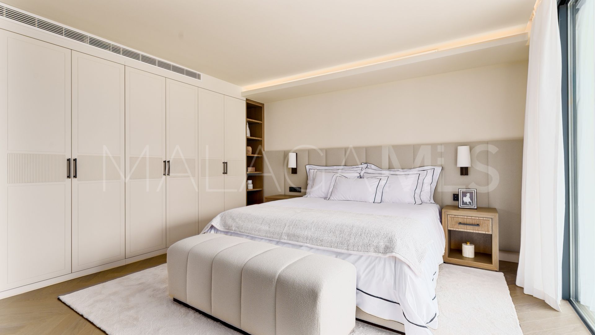 Villa for sale in Nueva Andalucia