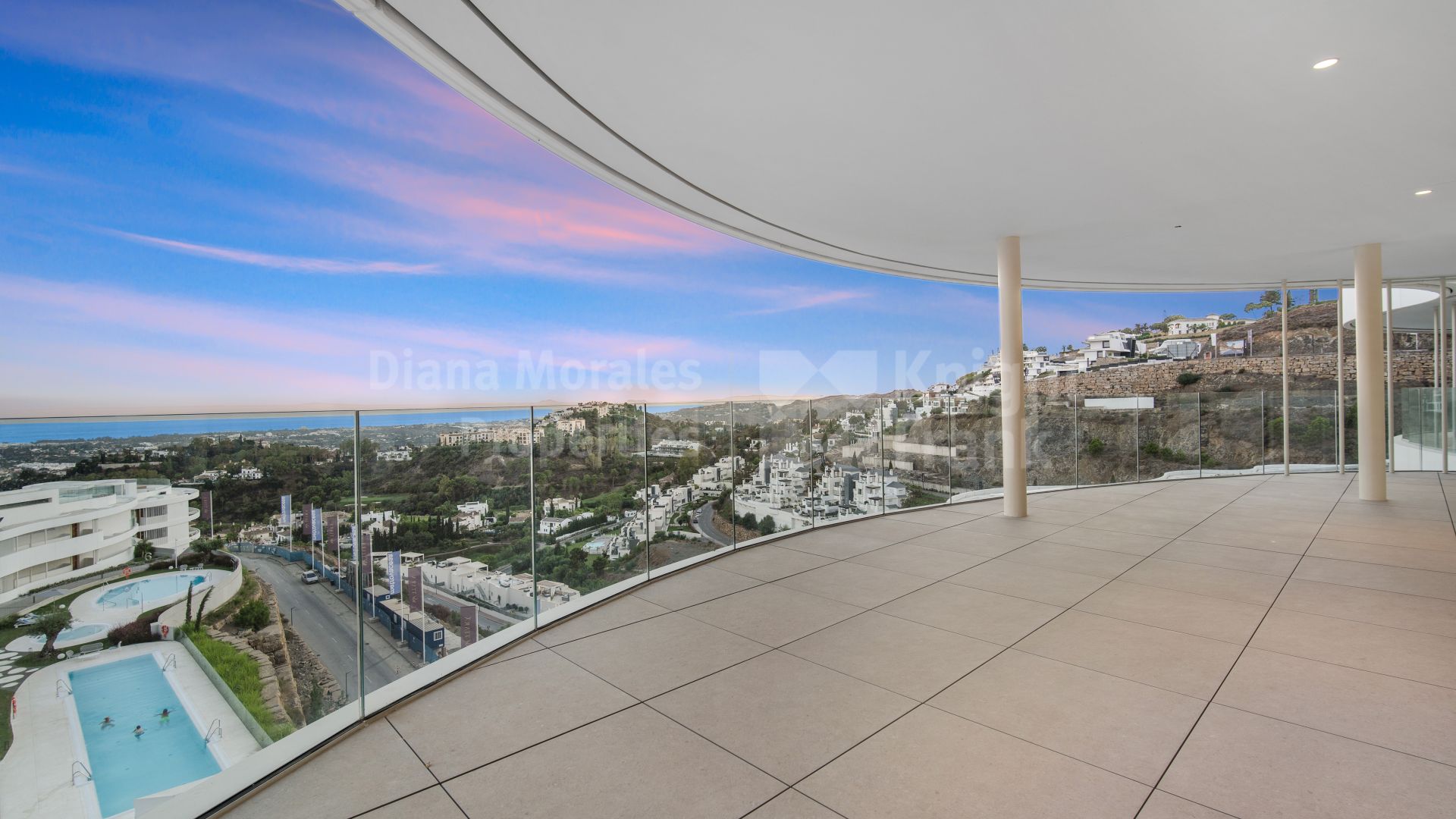 The View Marbella, Luxurious three-bedroom with panoramic views