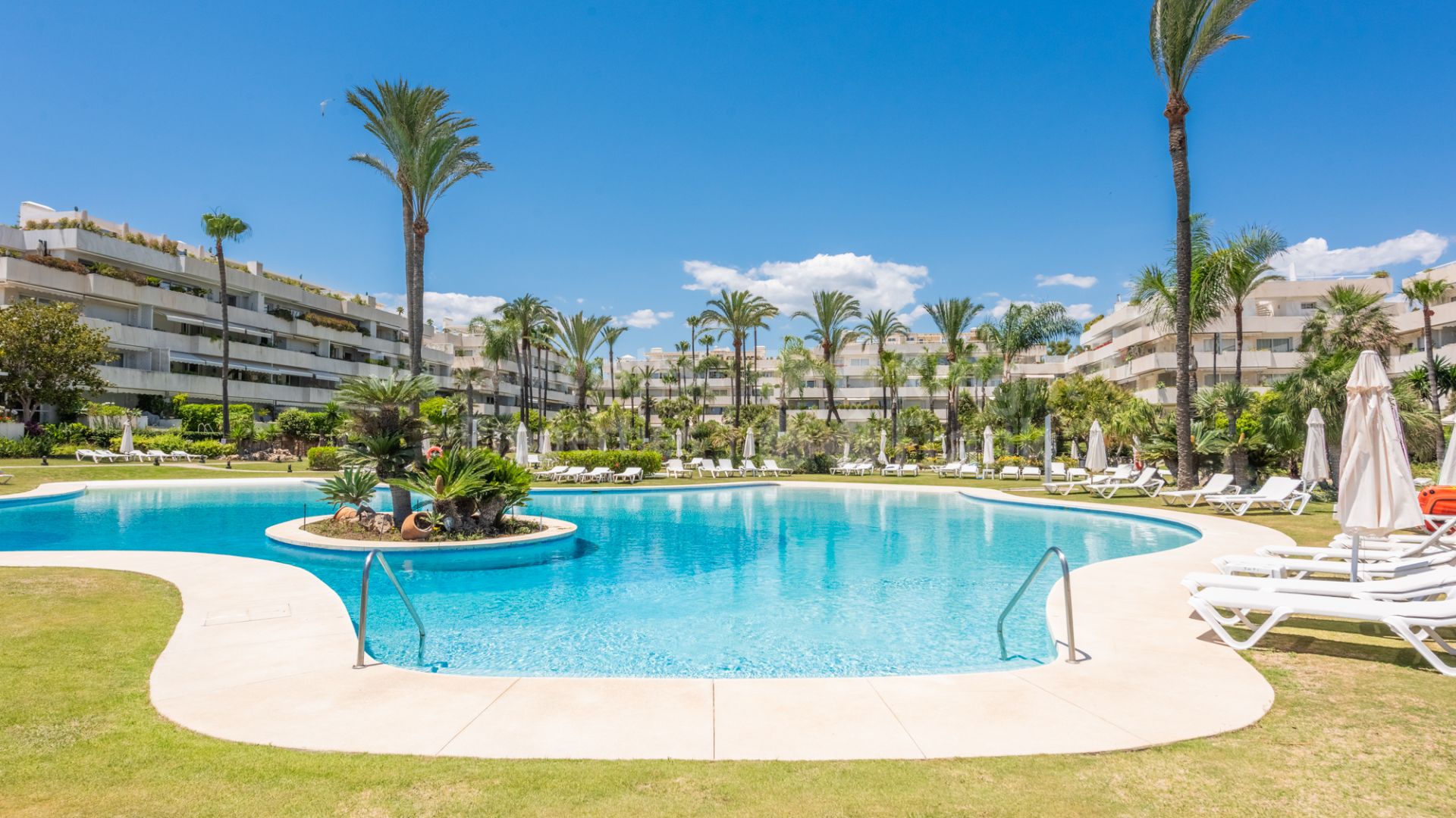Los Granados, Apartamento en primera línea de playa