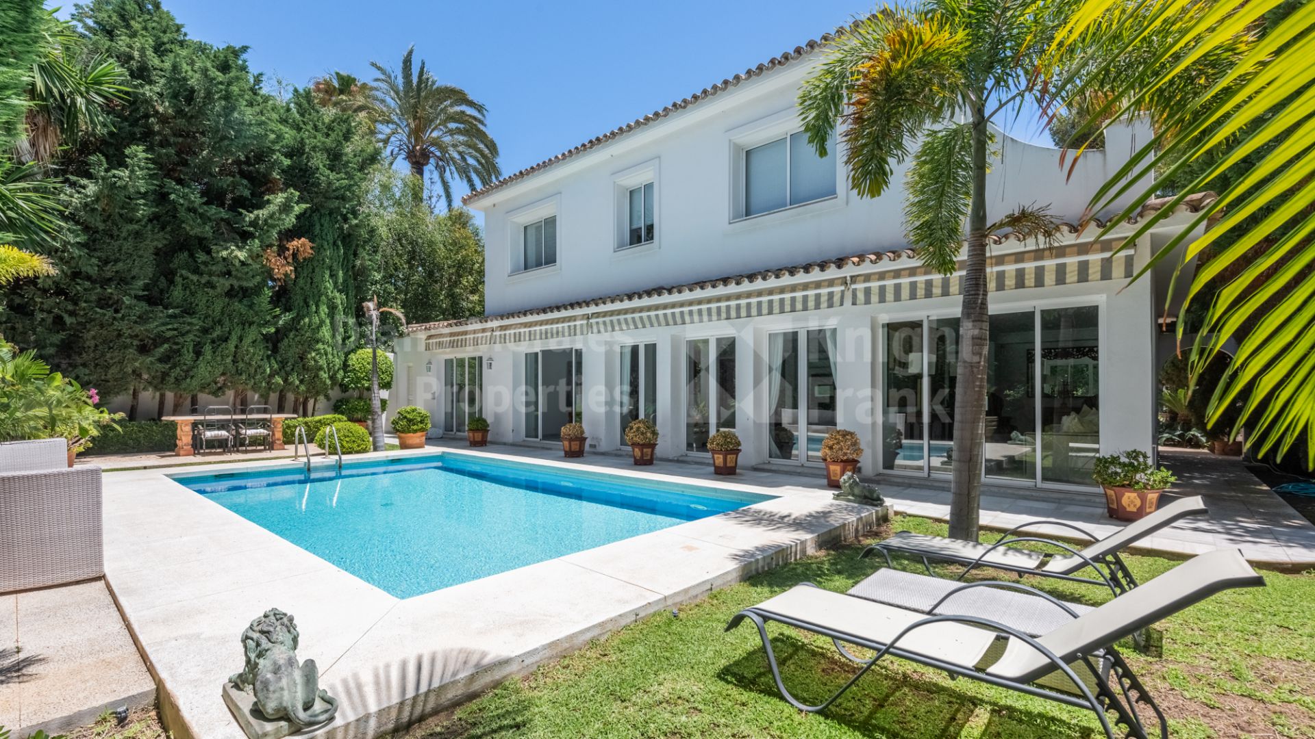 Contemporary villa In Los Monteros Beach