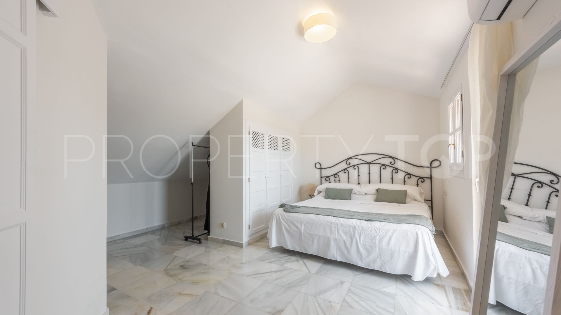 Comprar villa pareada en Montepiedra