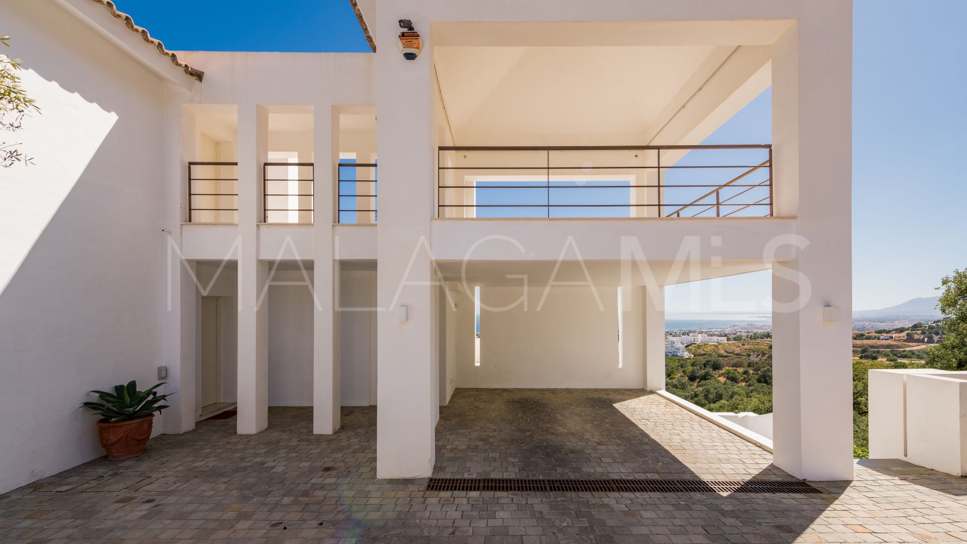 Los Altos de los Monteros villa for sale