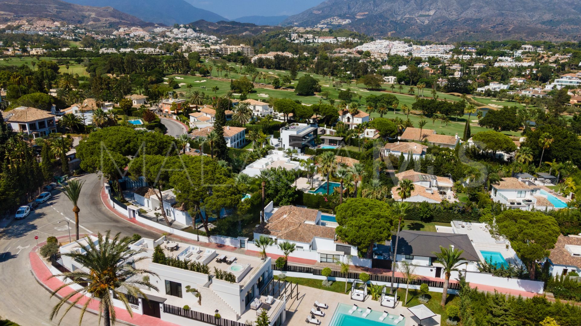 For sale villa with 5 bedrooms in Las Brisas
