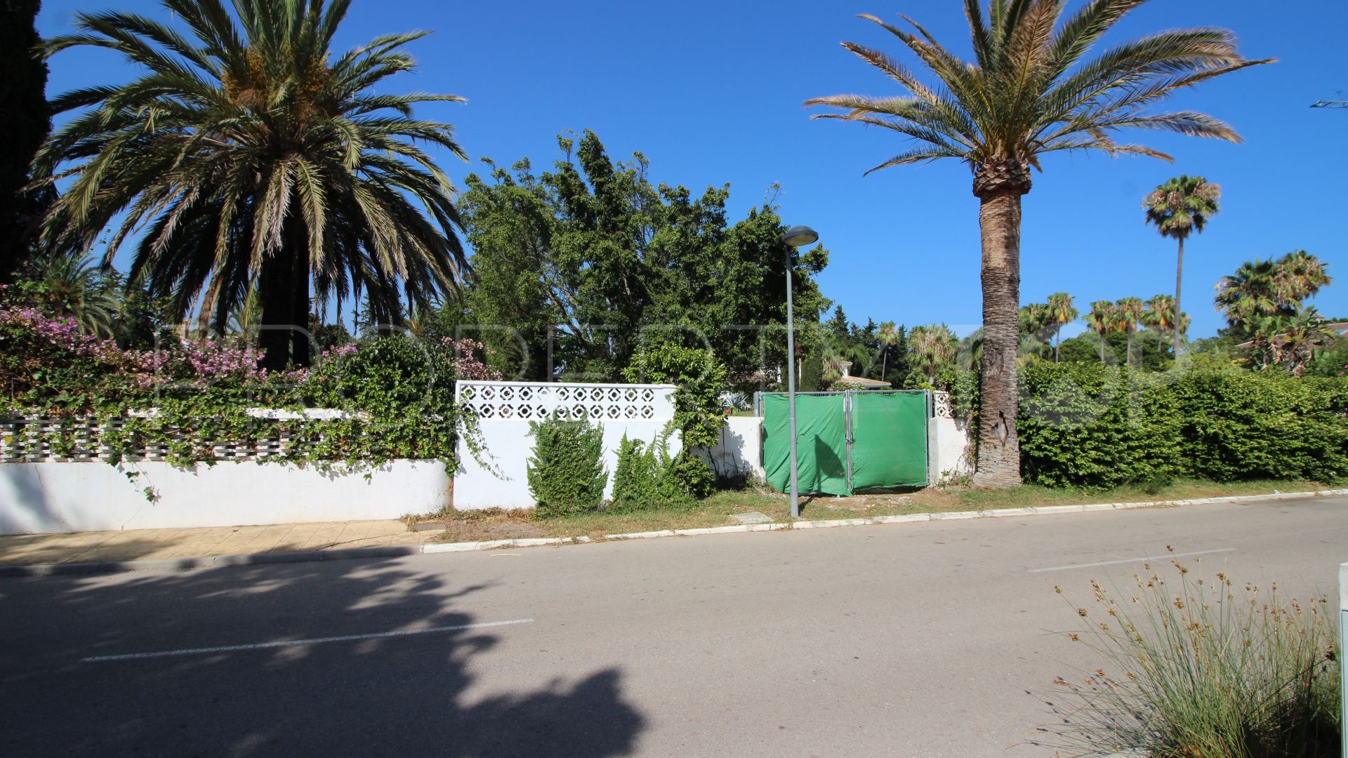 Plot in Guadalmina Baja for sale