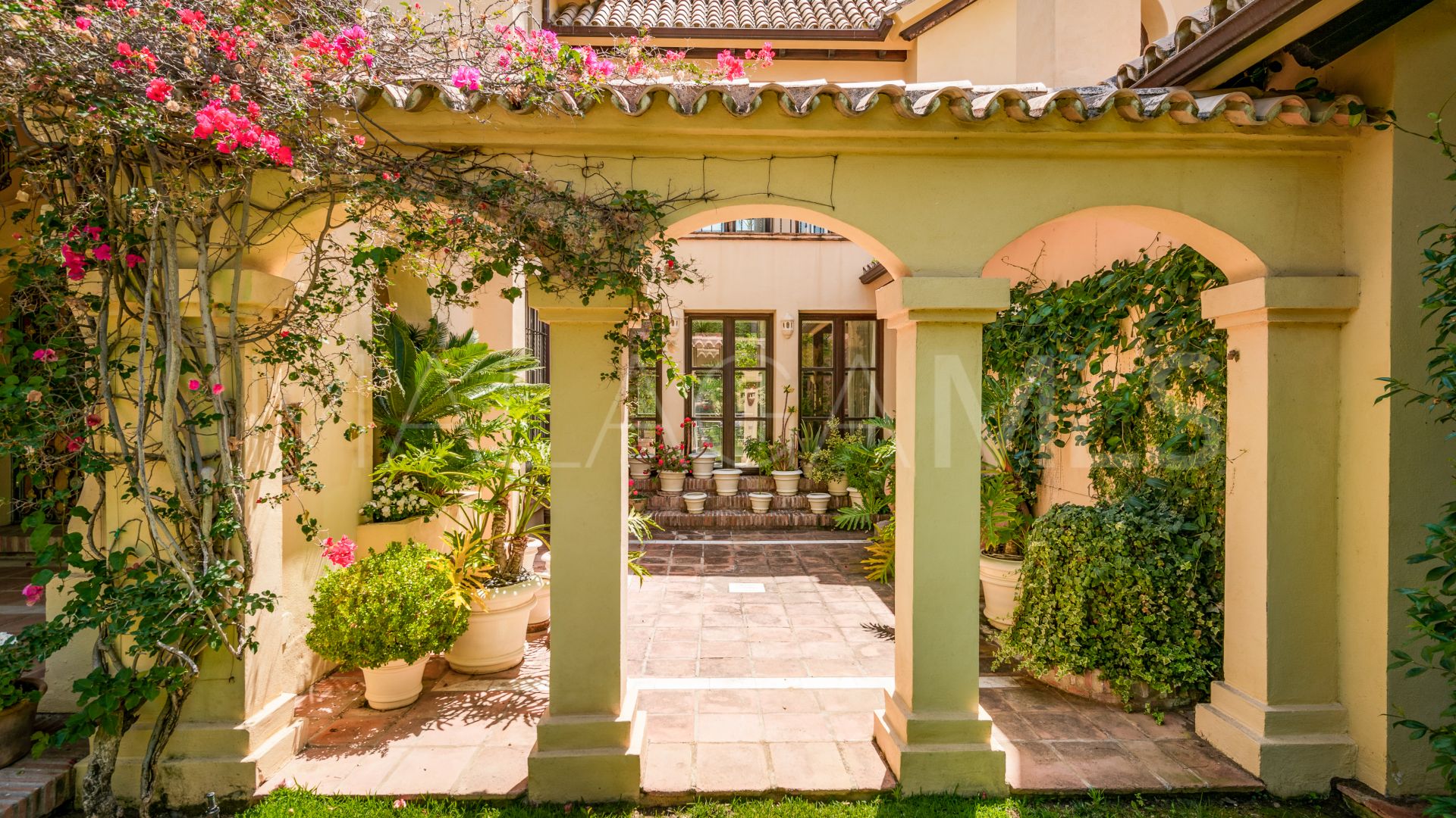 Villa for sale in Las Mimosas