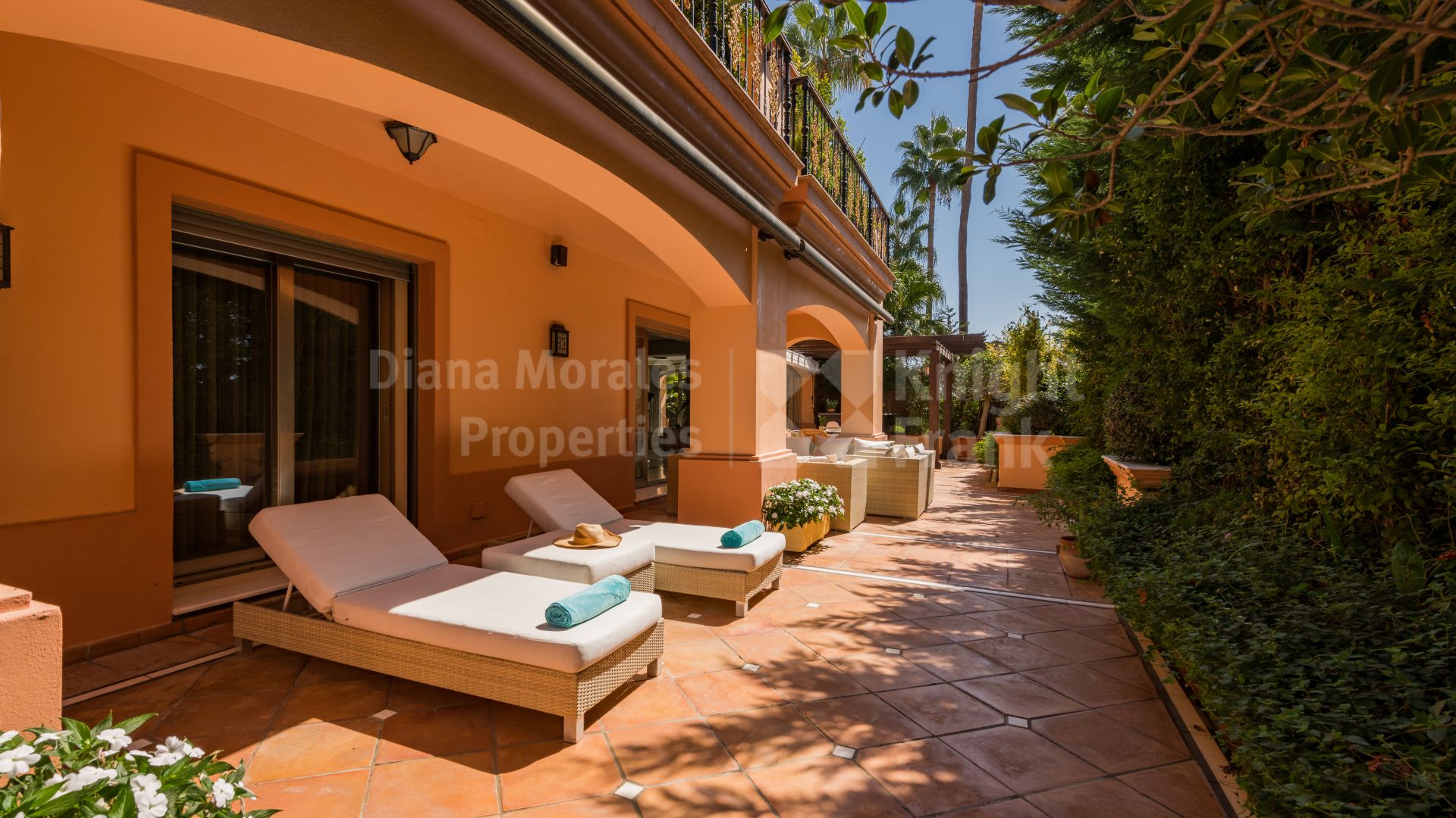 Appartement avec jardin en front de mer à vendre à Casa Nova