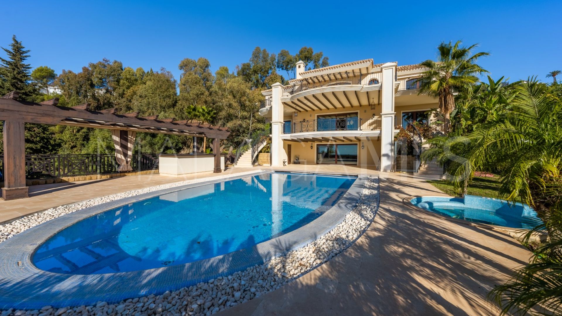 Los Altos de los Monteros 7 bedrooms villa for sale