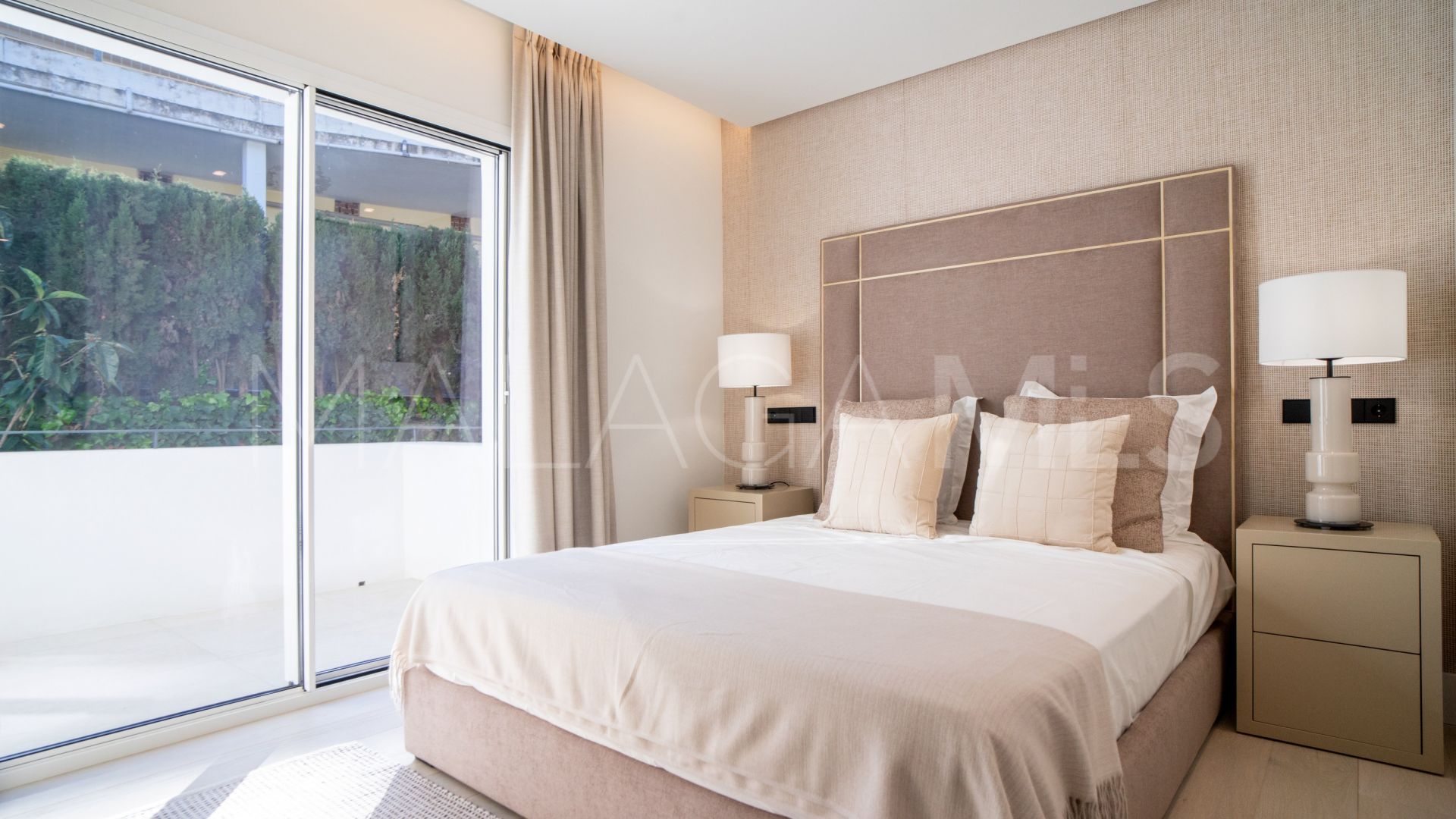 5 bedrooms villa for sale in Las Brisas