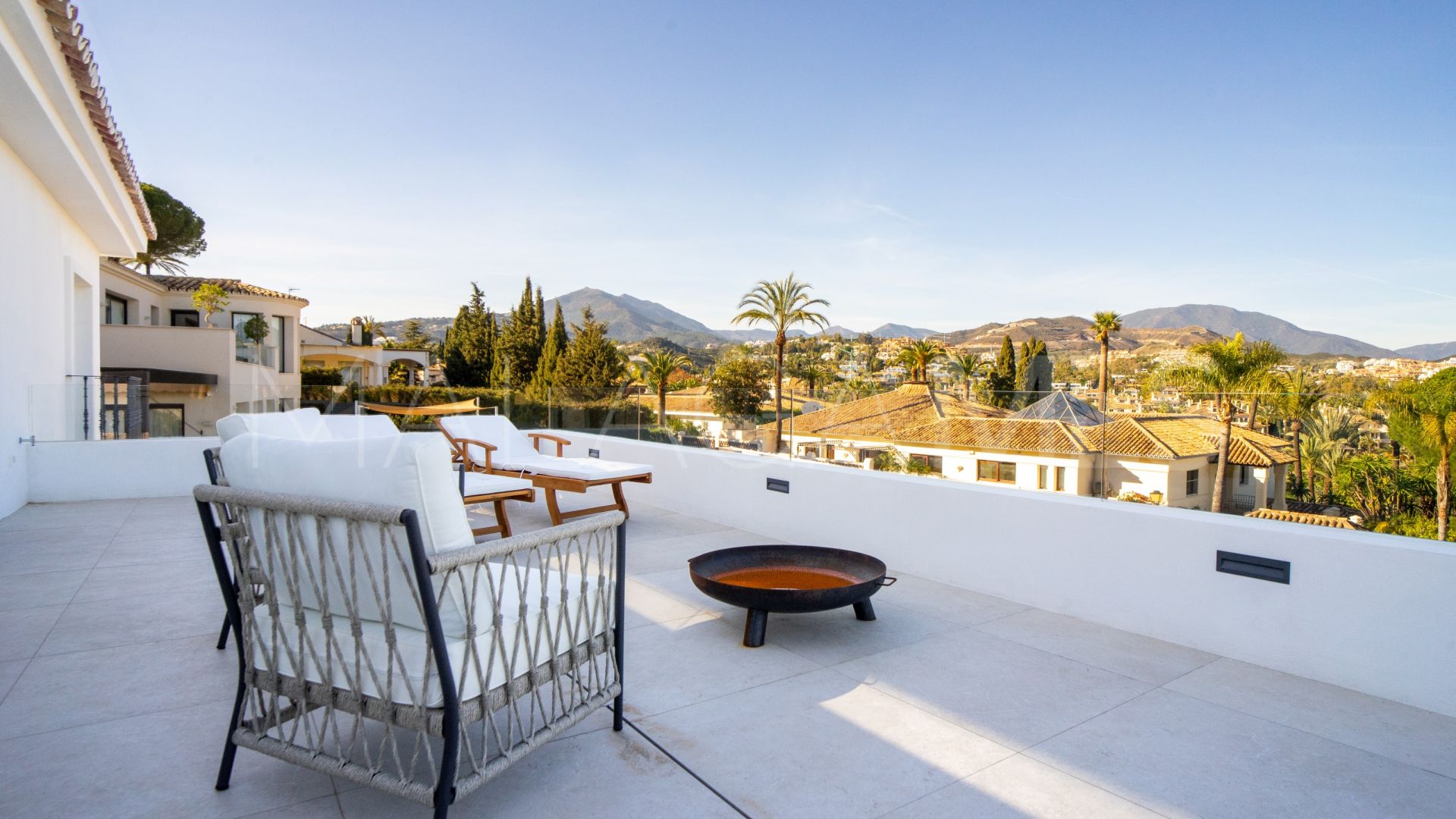 5 bedrooms villa for sale in Las Brisas