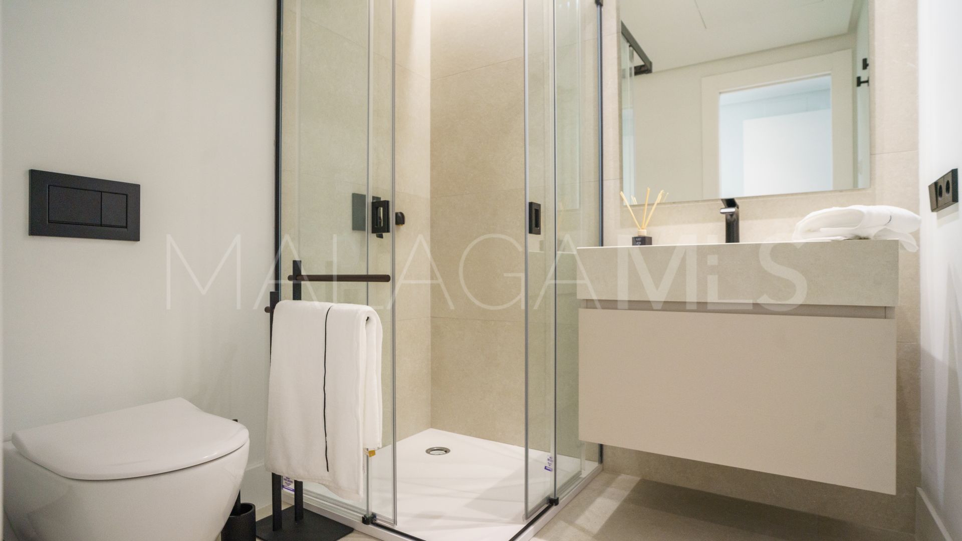 5 bedrooms villa for sale in Las Brisas