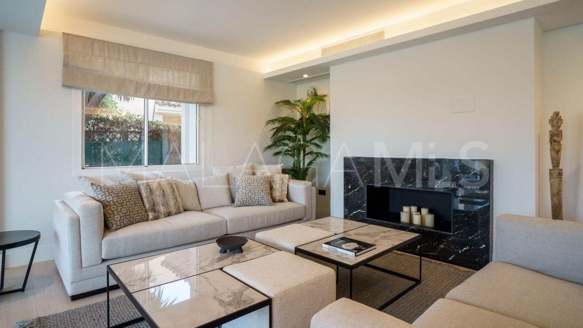 5 bedrooms villa for sale in Las Brisas