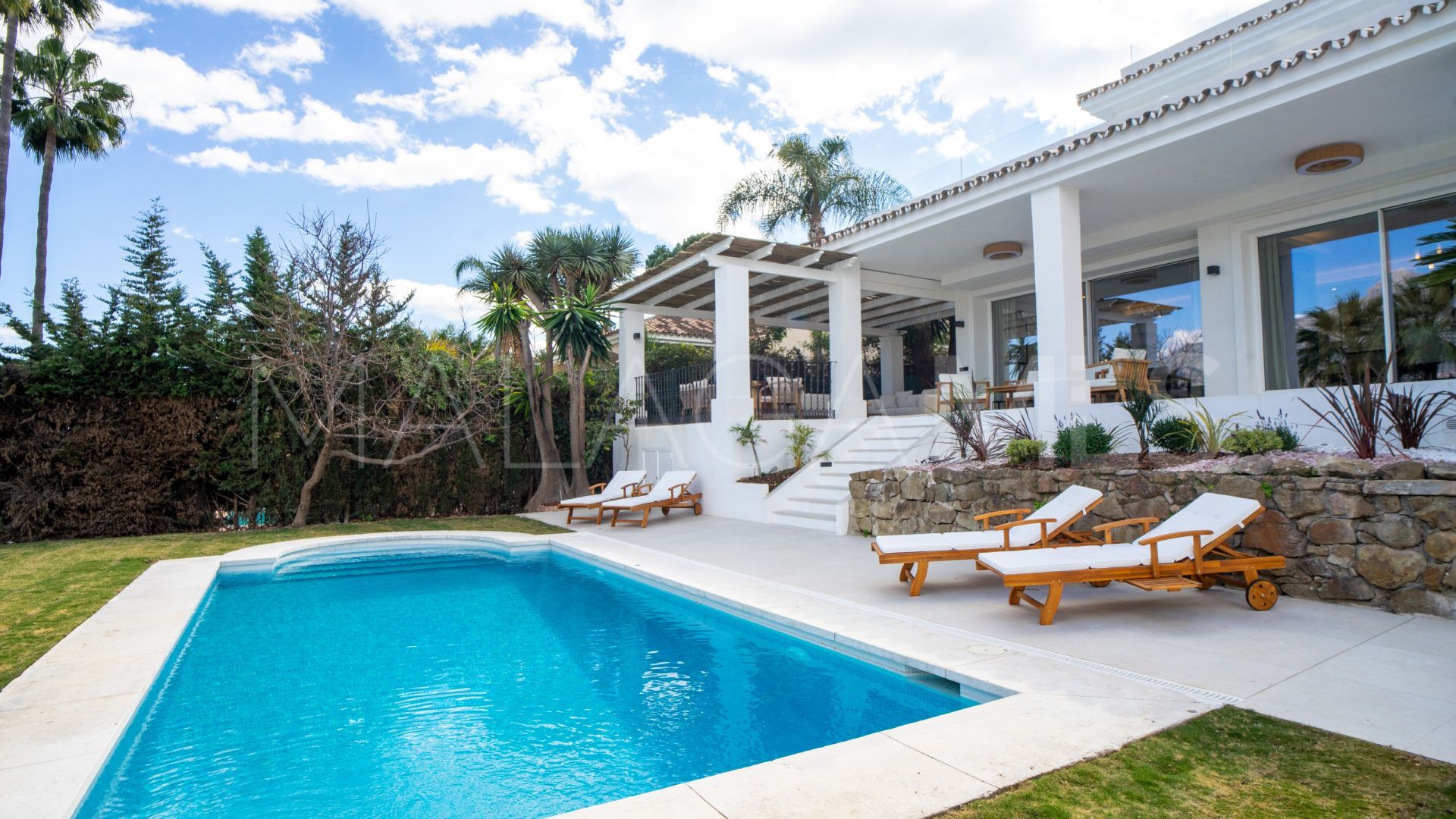 5 bedrooms villa for sale in Las Brisas