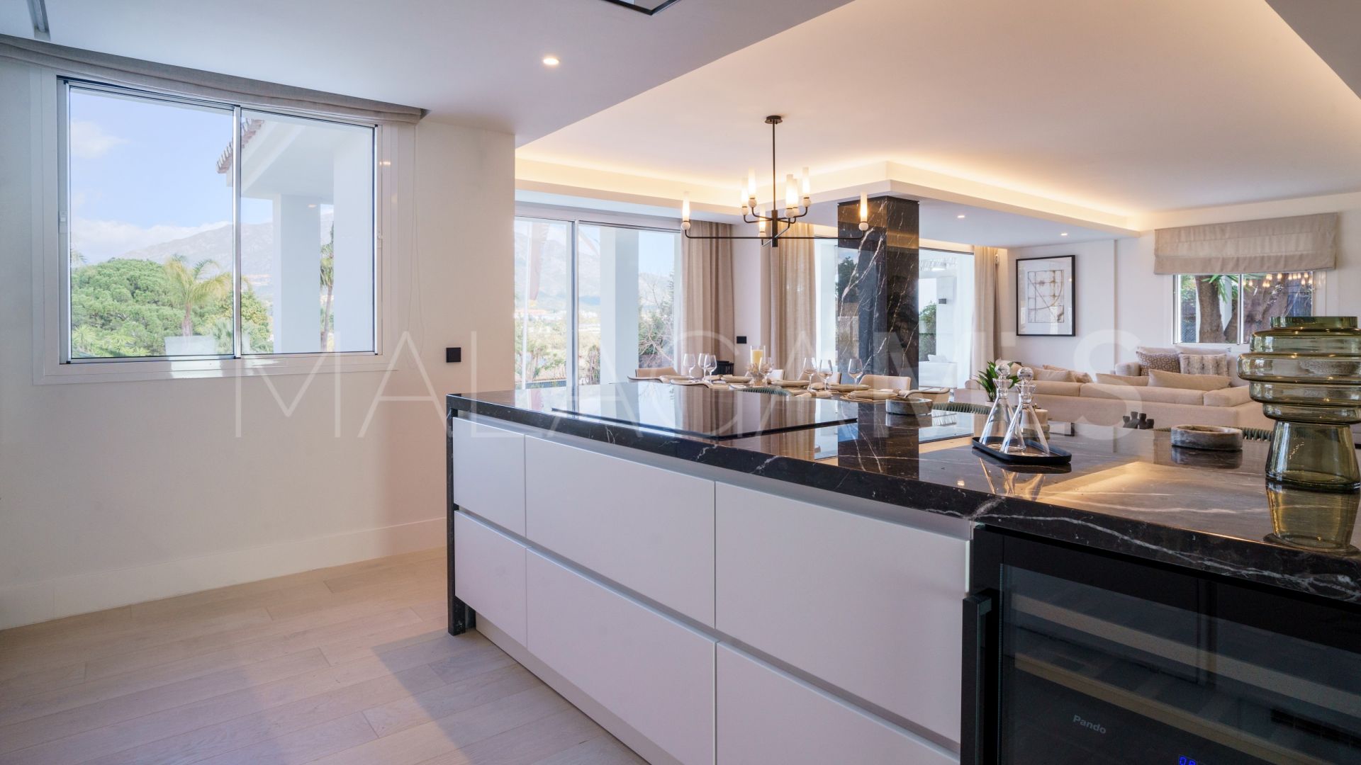 5 bedrooms villa for sale in Las Brisas