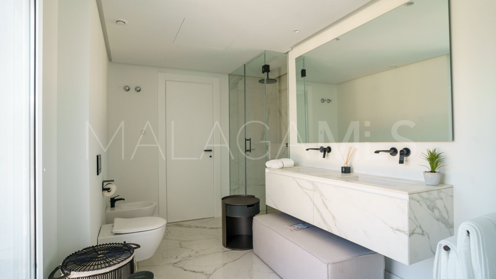 5 bedrooms villa for sale in Las Brisas