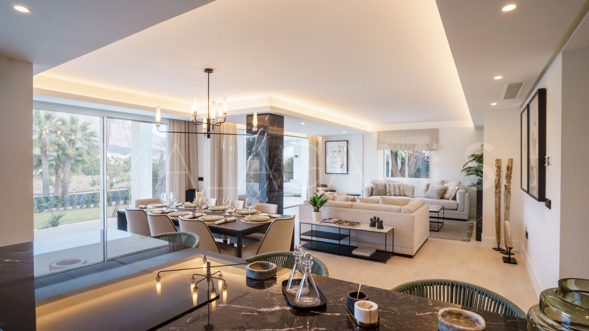 5 bedrooms villa for sale in Las Brisas