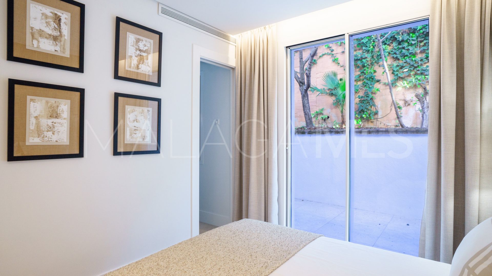5 bedrooms villa for sale in Las Brisas