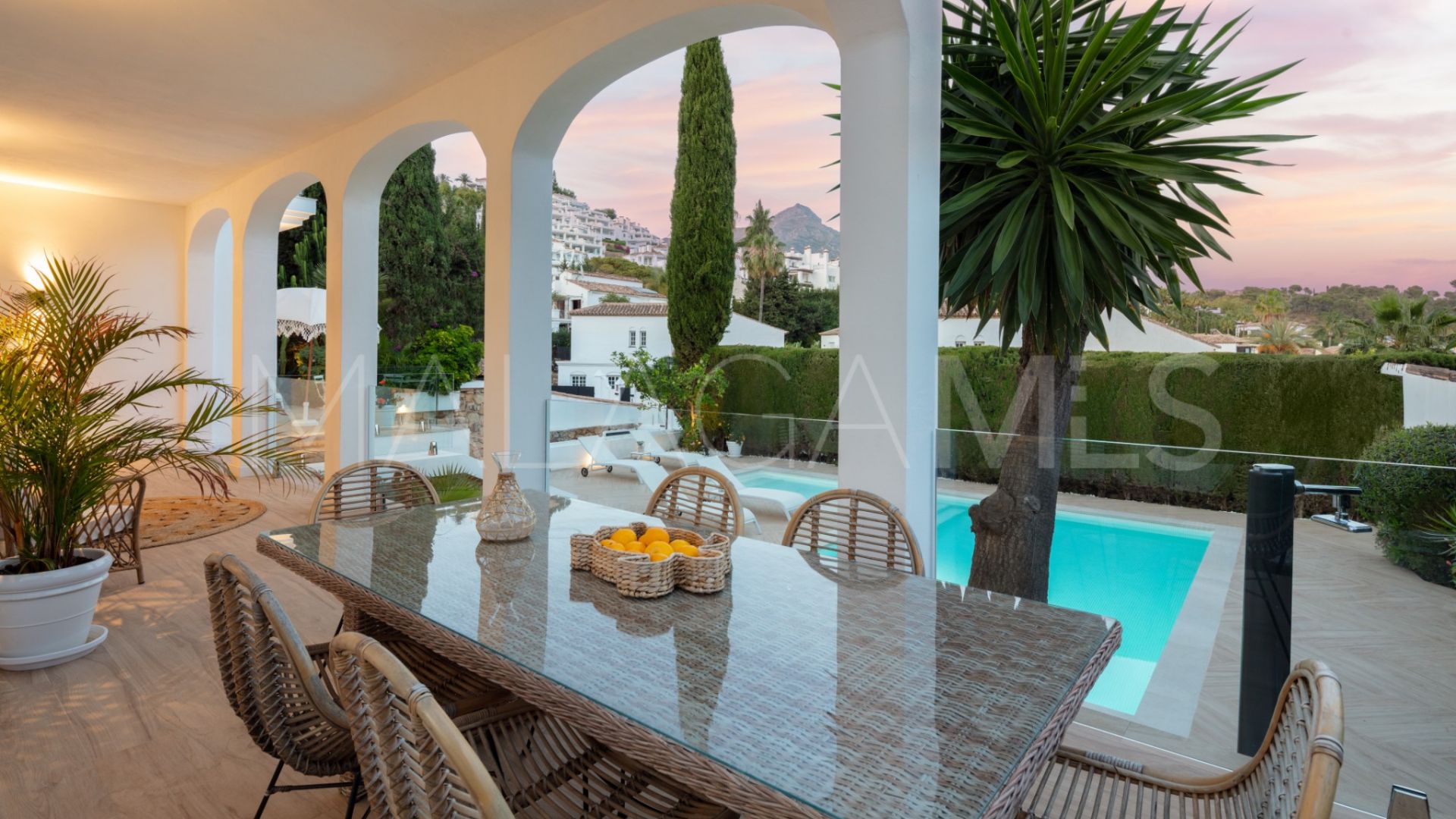 Buy villa in Marbella Country Club de 4 bedrooms