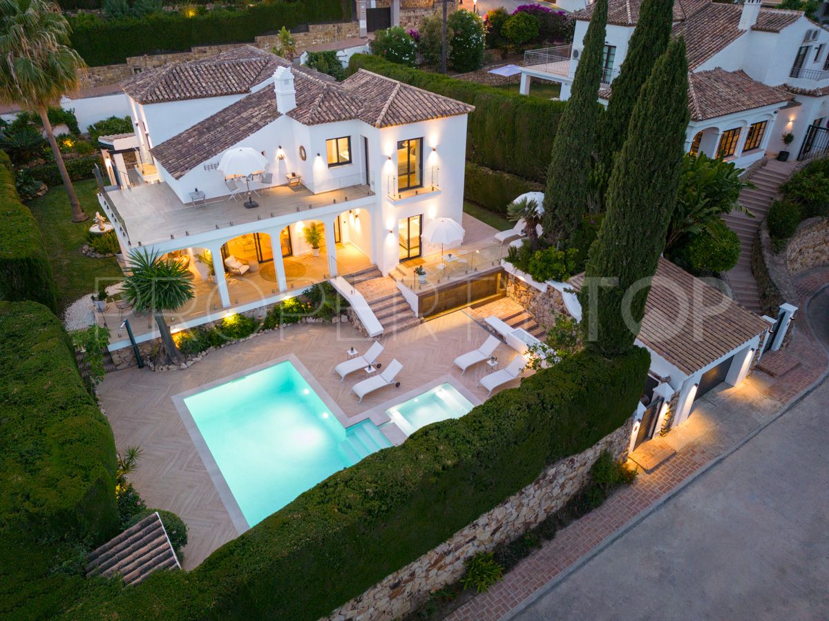 Buy villa in Marbella Country Club with 4 bedrooms