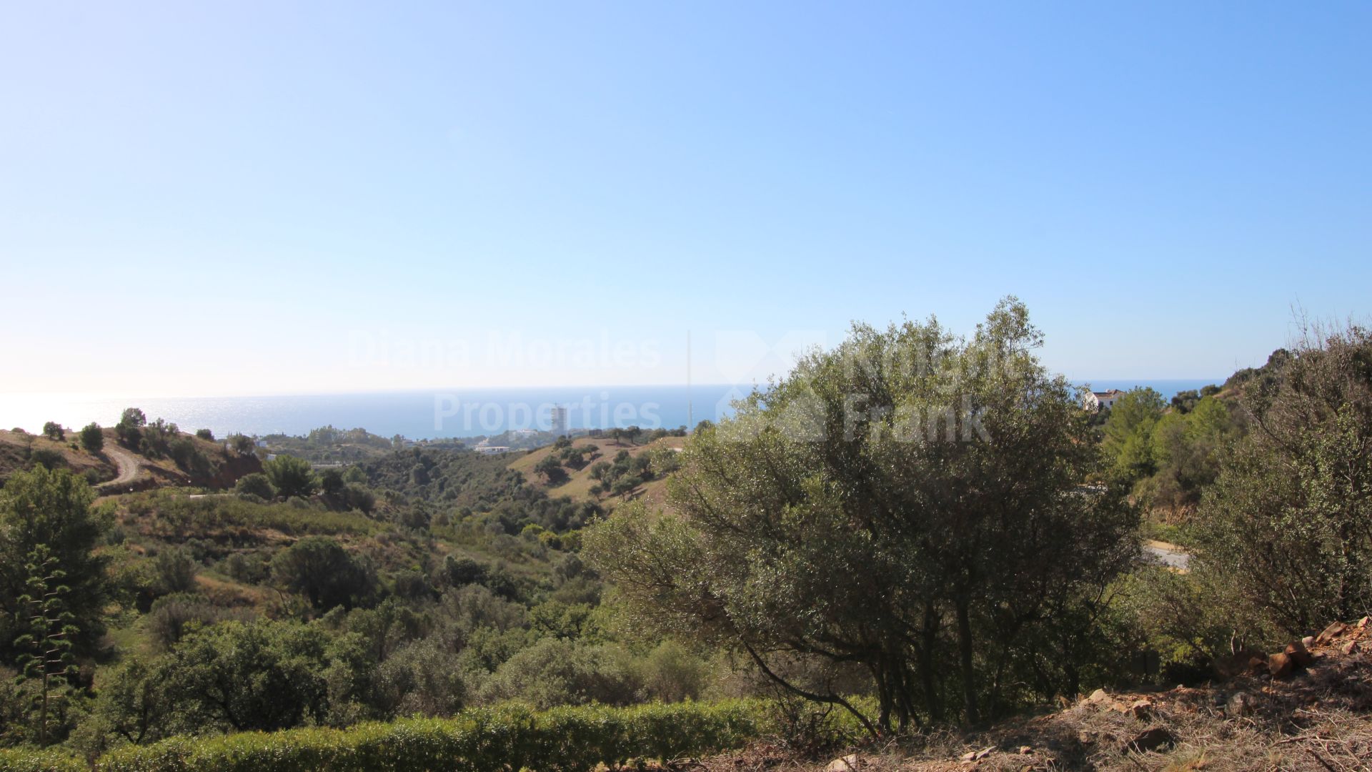 Los Altos de los Monteros, Plot in the East of Marbella with panoramic views for sale