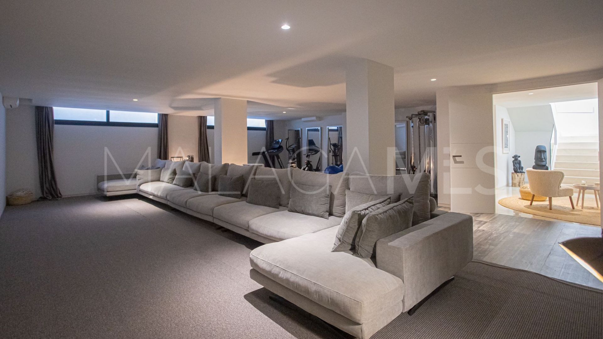 Se vende villa with 6 bedrooms in Nueva Andalucia