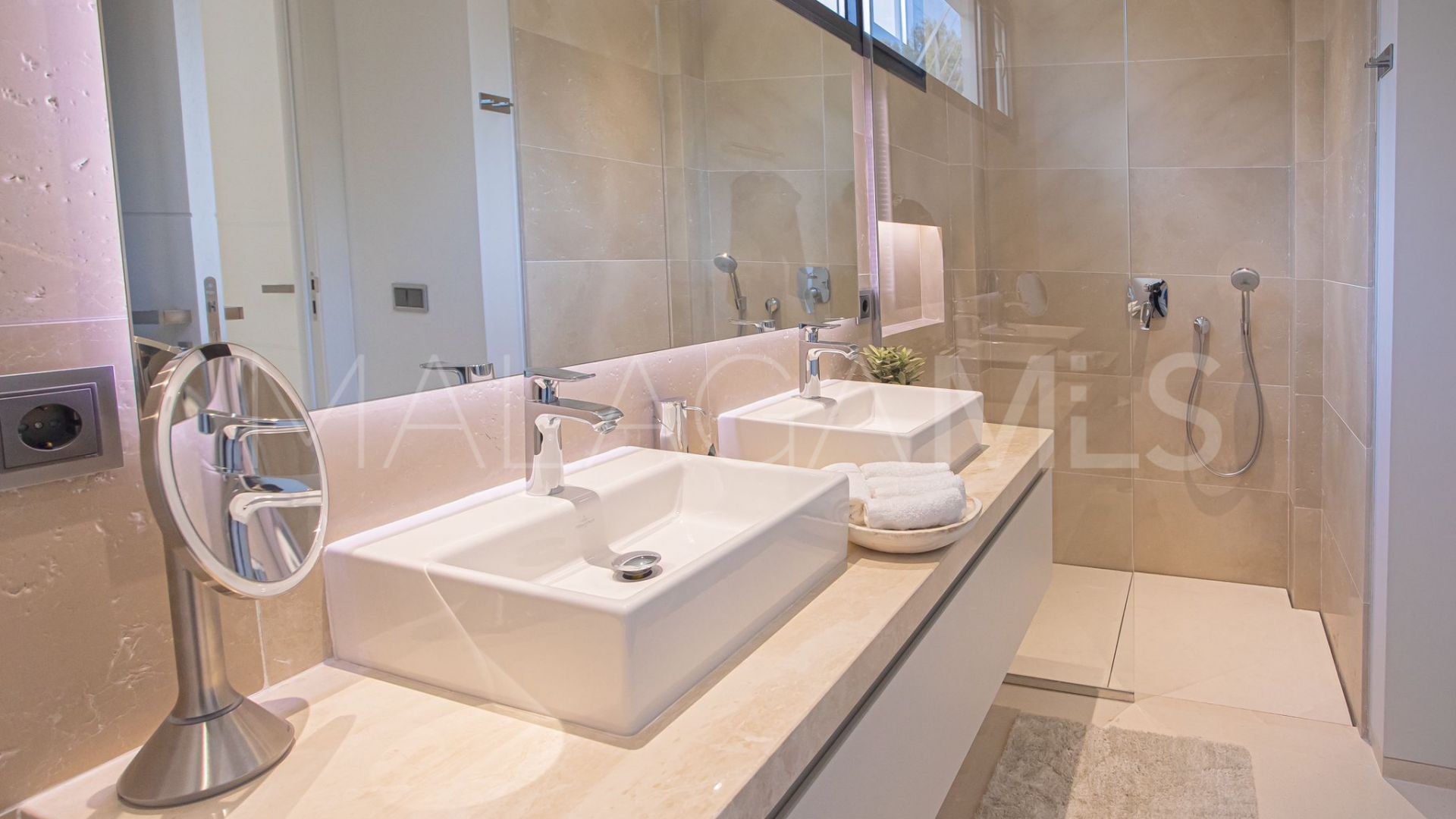 Se vende villa with 6 bedrooms in Nueva Andalucia