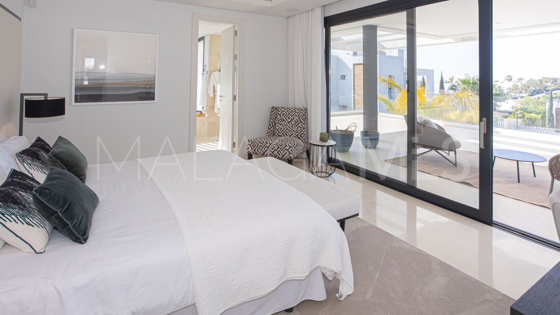 Se vende villa with 6 bedrooms in Nueva Andalucia