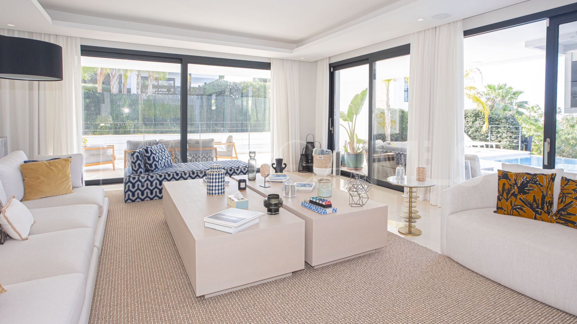 Se vende villa with 6 bedrooms in Nueva Andalucia