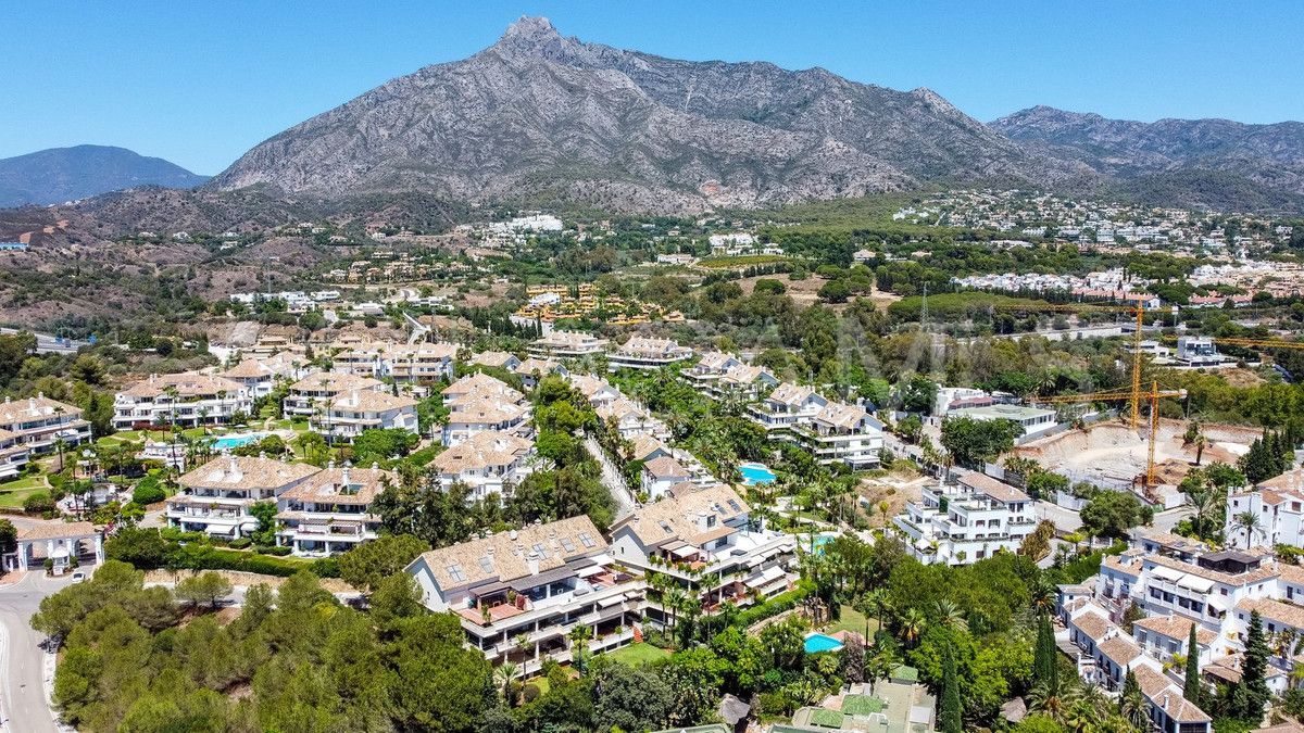 Zweistöckiges penthouse for sale in Las Lomas del Marbella Club