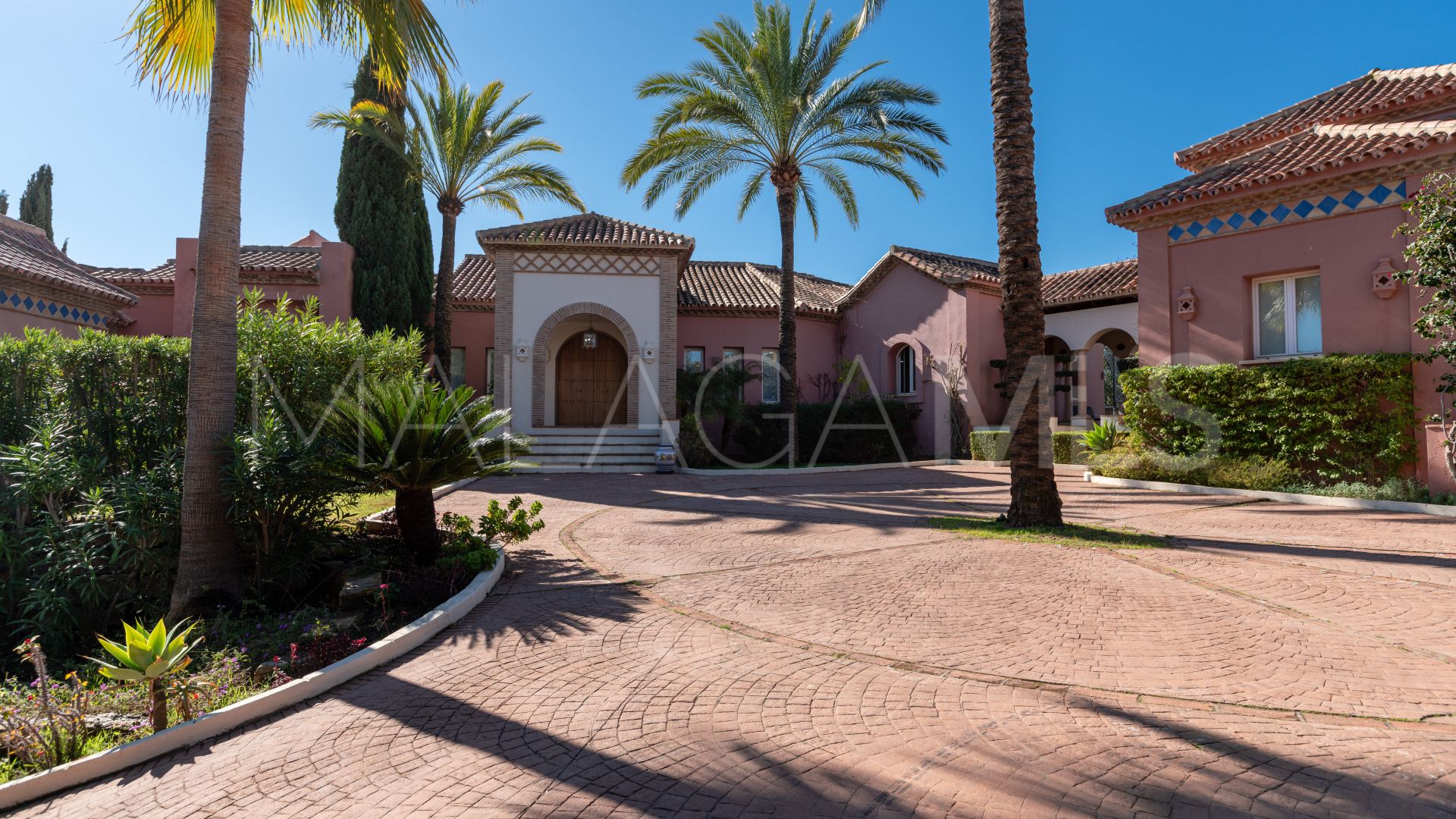 Villa for sale in Los Flamingos with 8 bedrooms