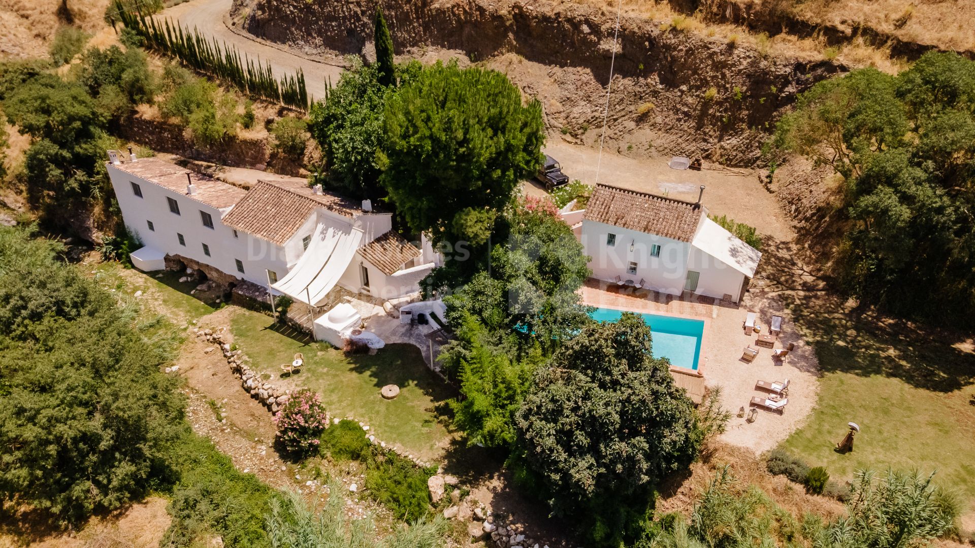 Antiguo molino con encanto convertido en finca en Coín