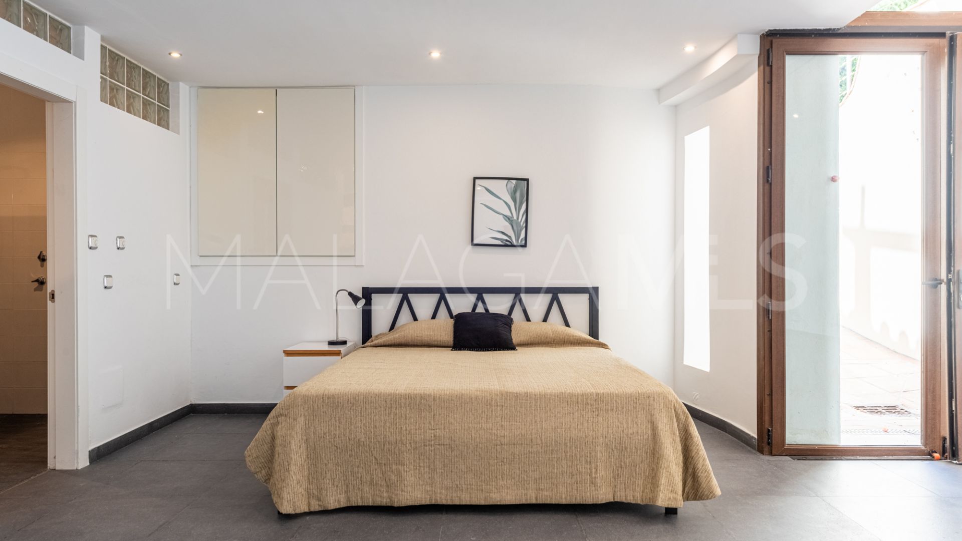 Villa for sale in Nueva Andalucia