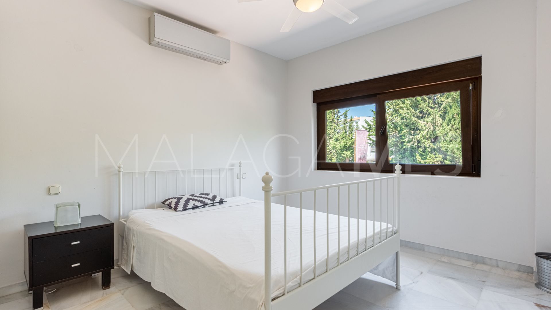 Villa for sale in Nueva Andalucia