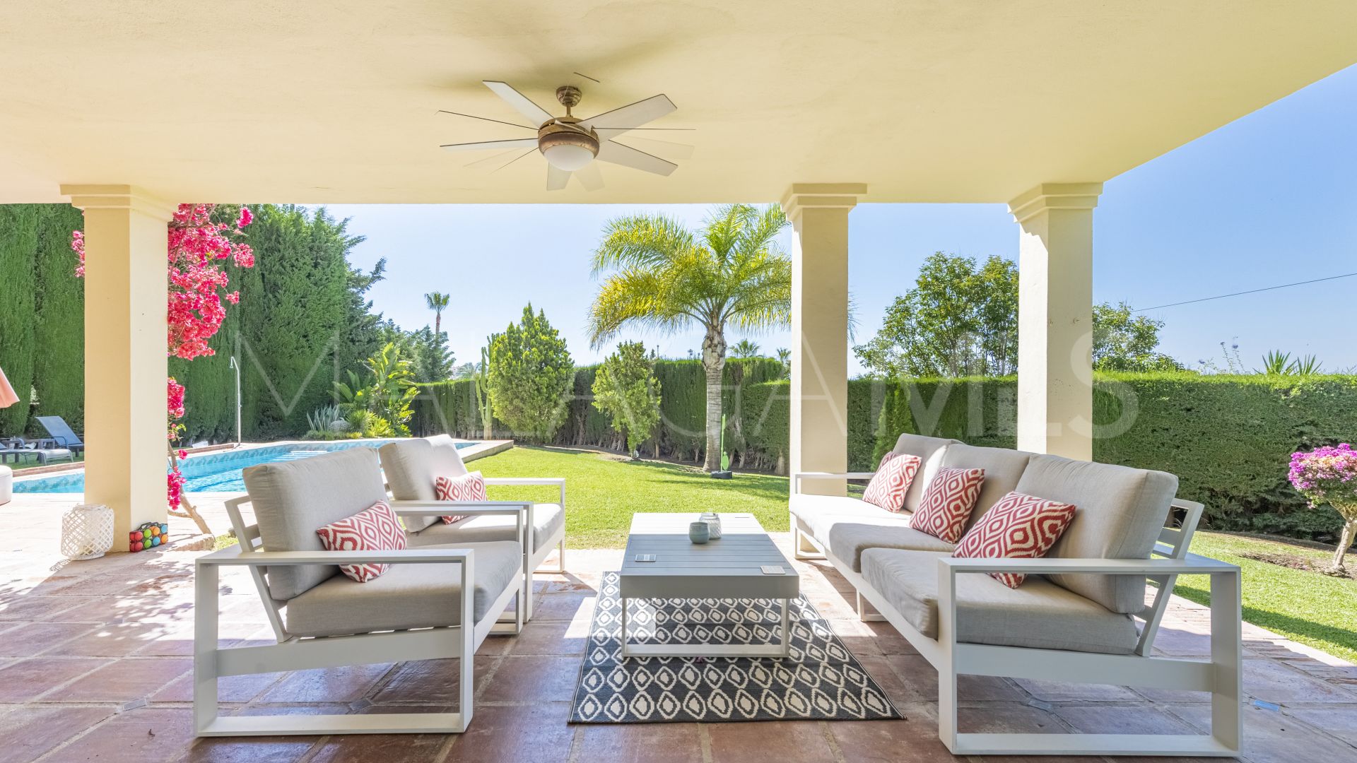 Villa for sale in Nueva Andalucia