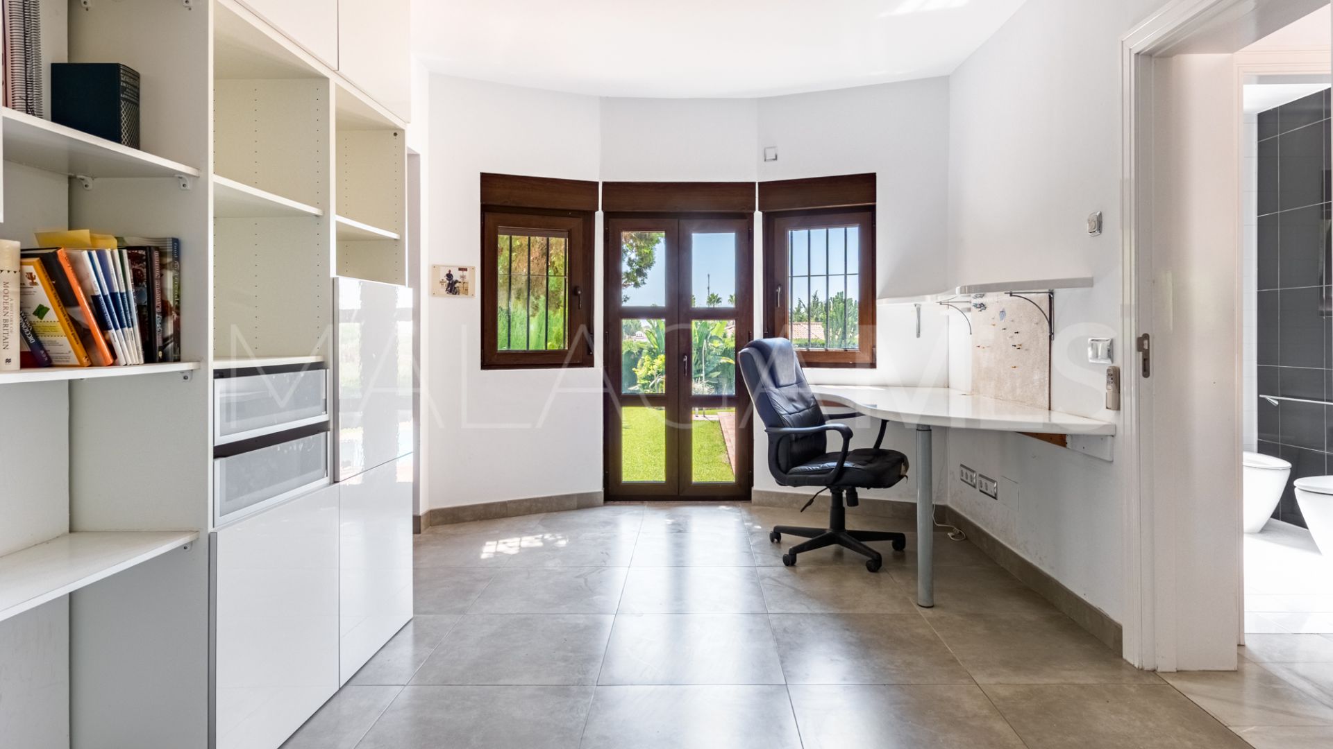 Villa for sale in Nueva Andalucia
