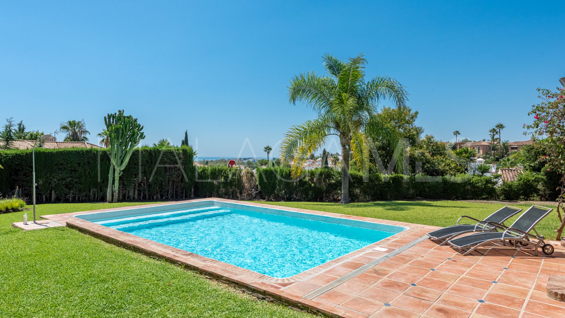 Villa for sale in Nueva Andalucia