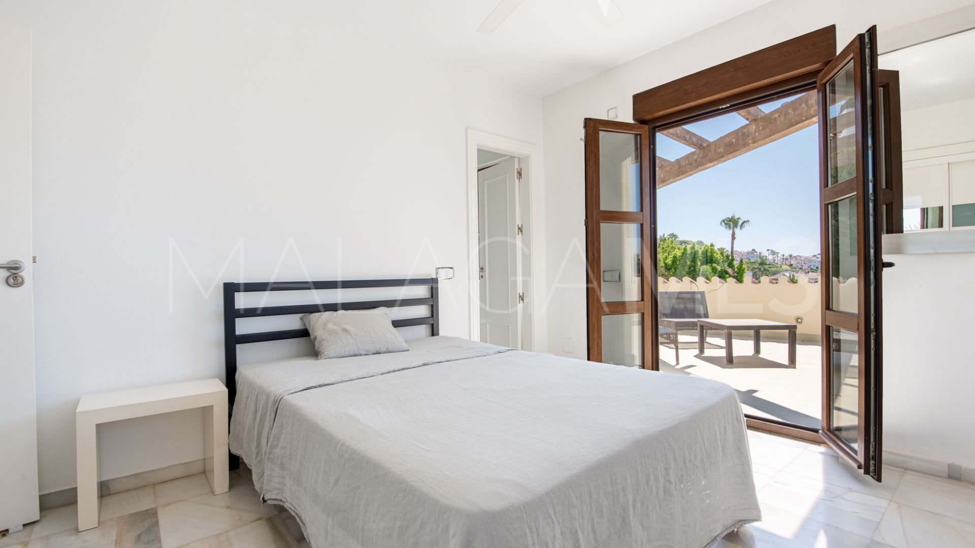 Villa for sale in Nueva Andalucia