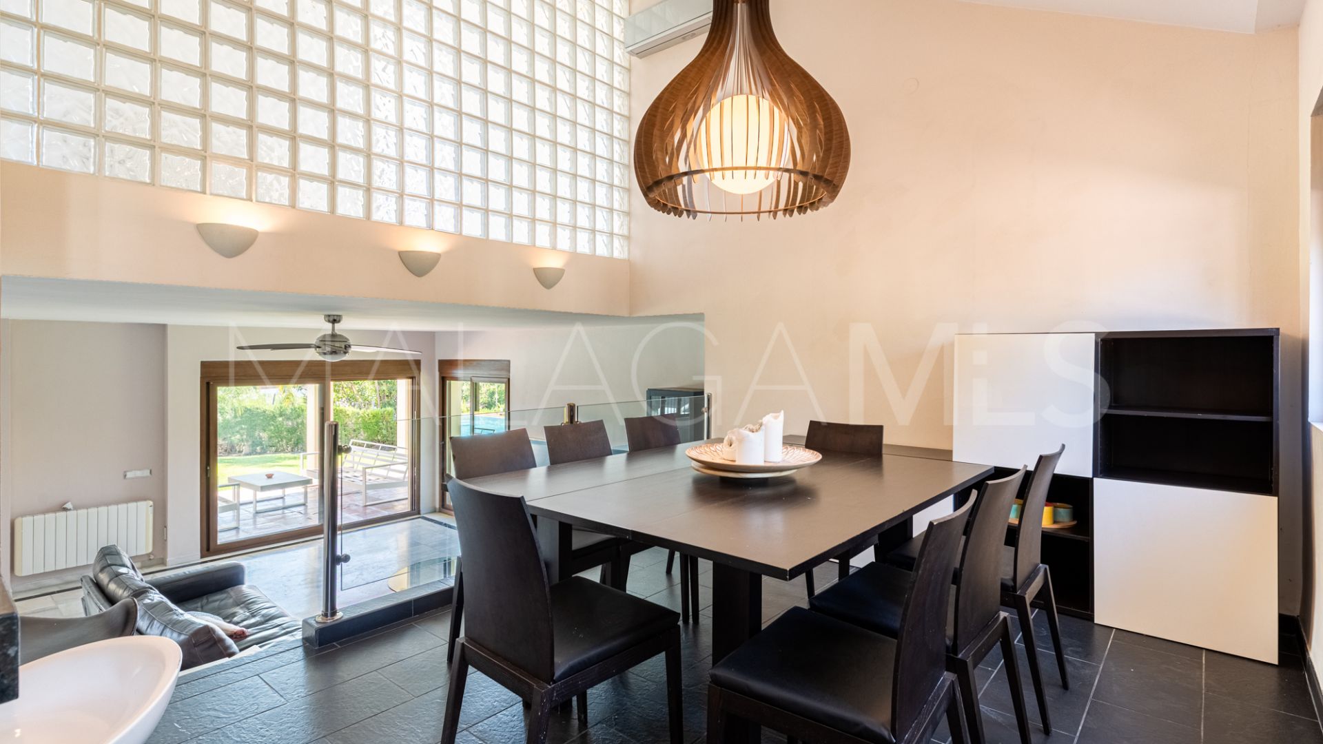 Villa for sale in Nueva Andalucia