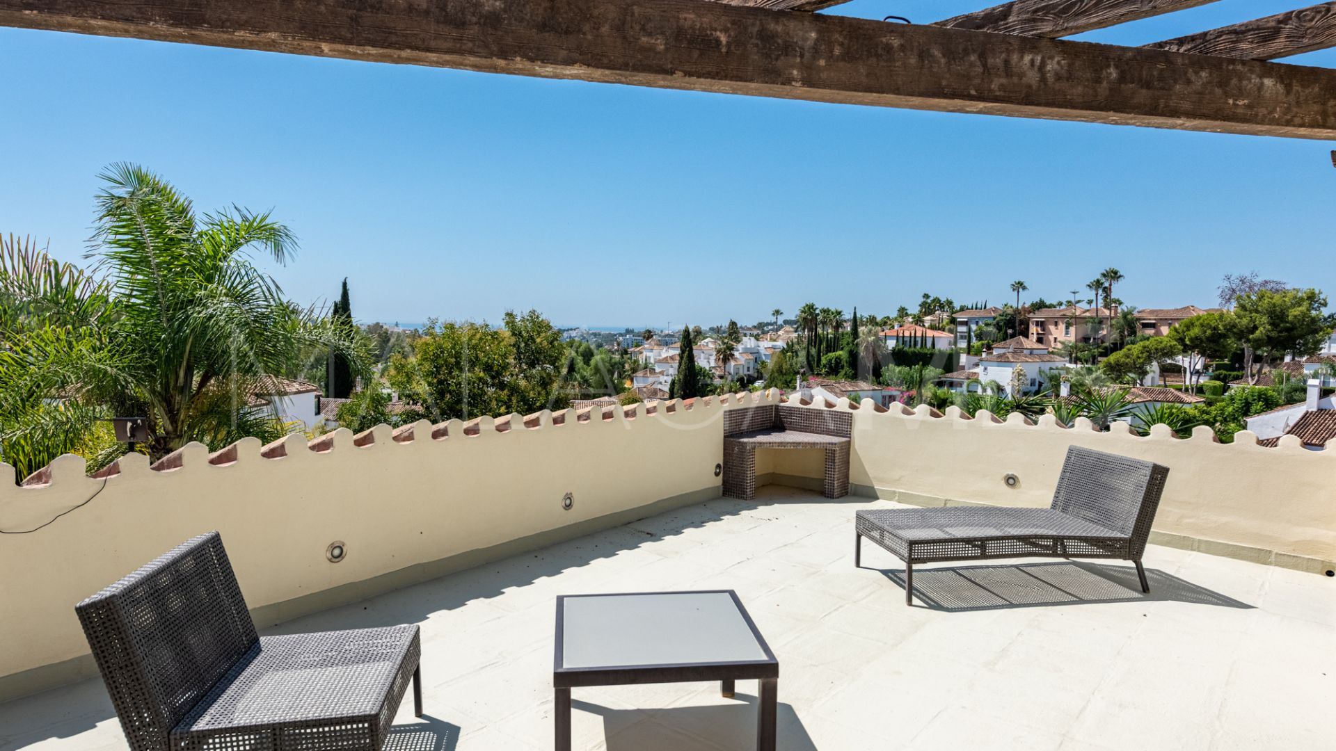 Villa for sale in Nueva Andalucia